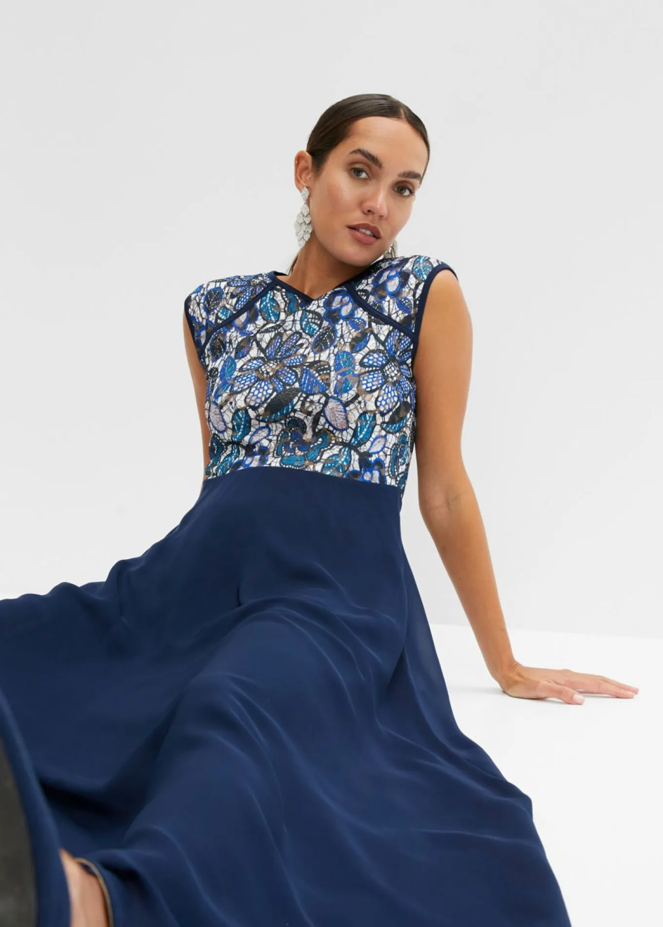 Vestido maxi con encaje