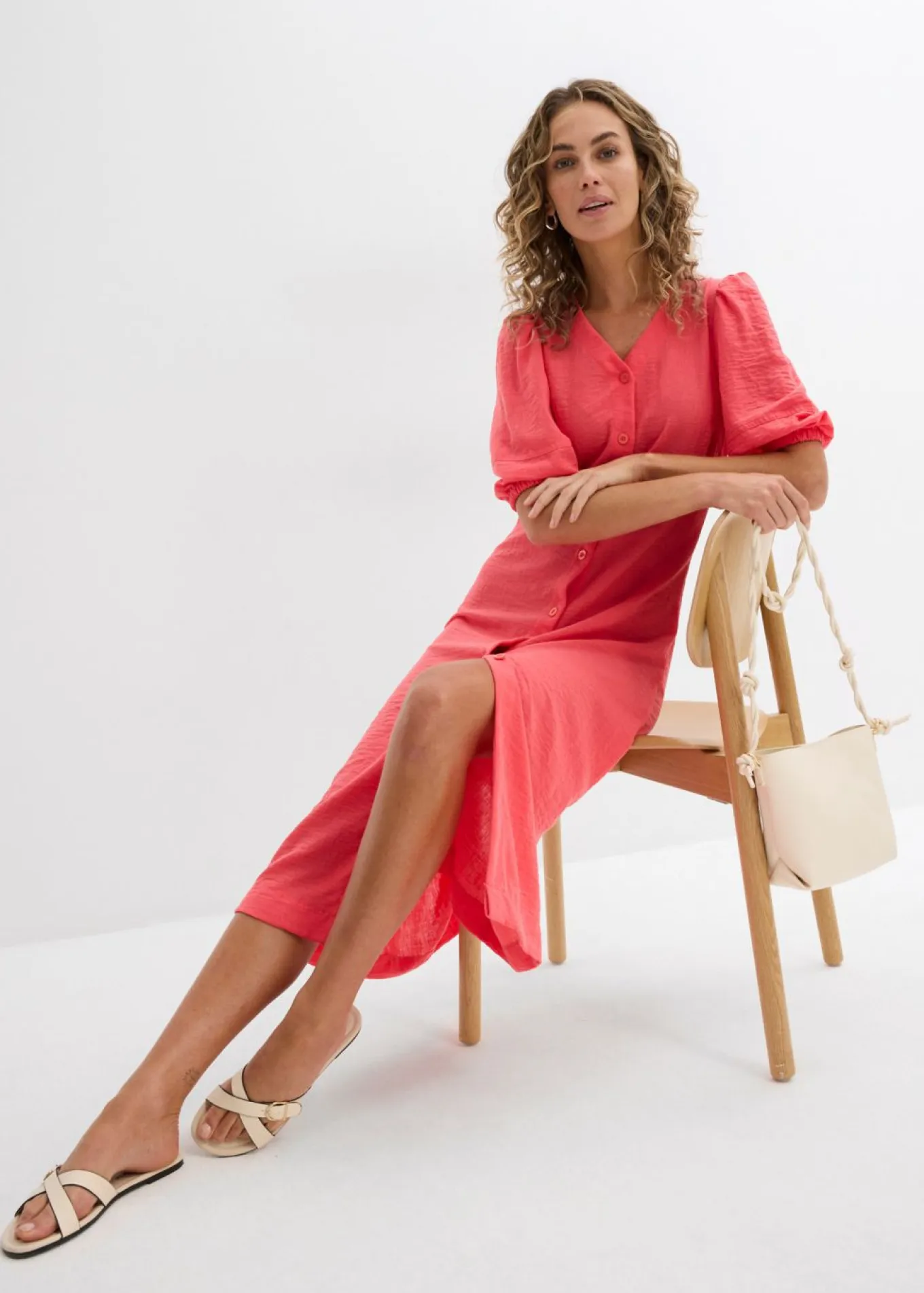 Vestido midi acampanado con mangas abullonadas