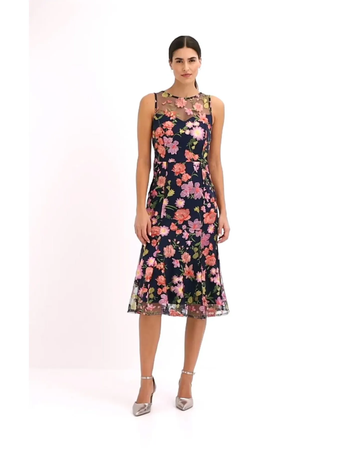 Vestido midi con bordado floral