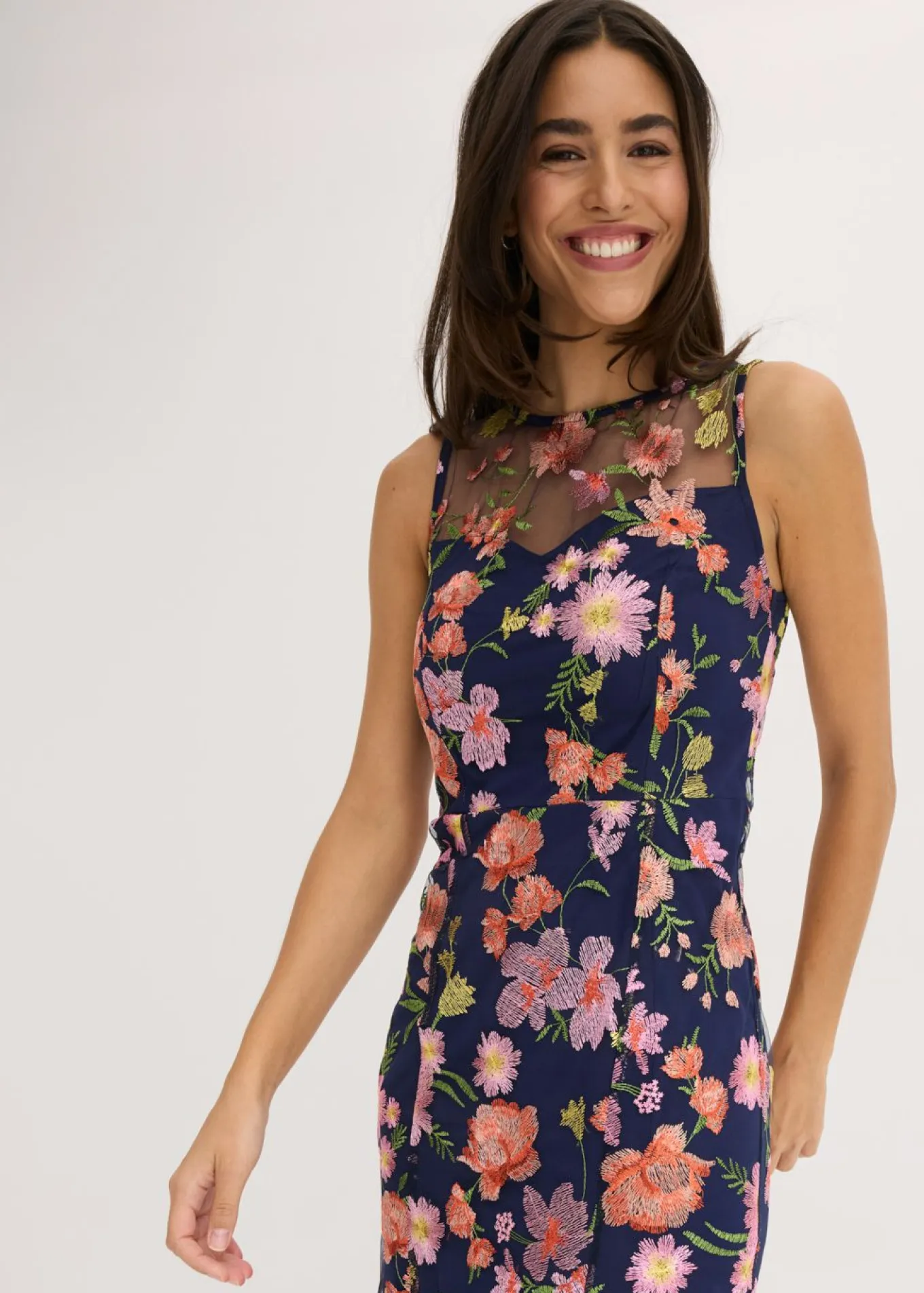 Vestido midi con bordado floral