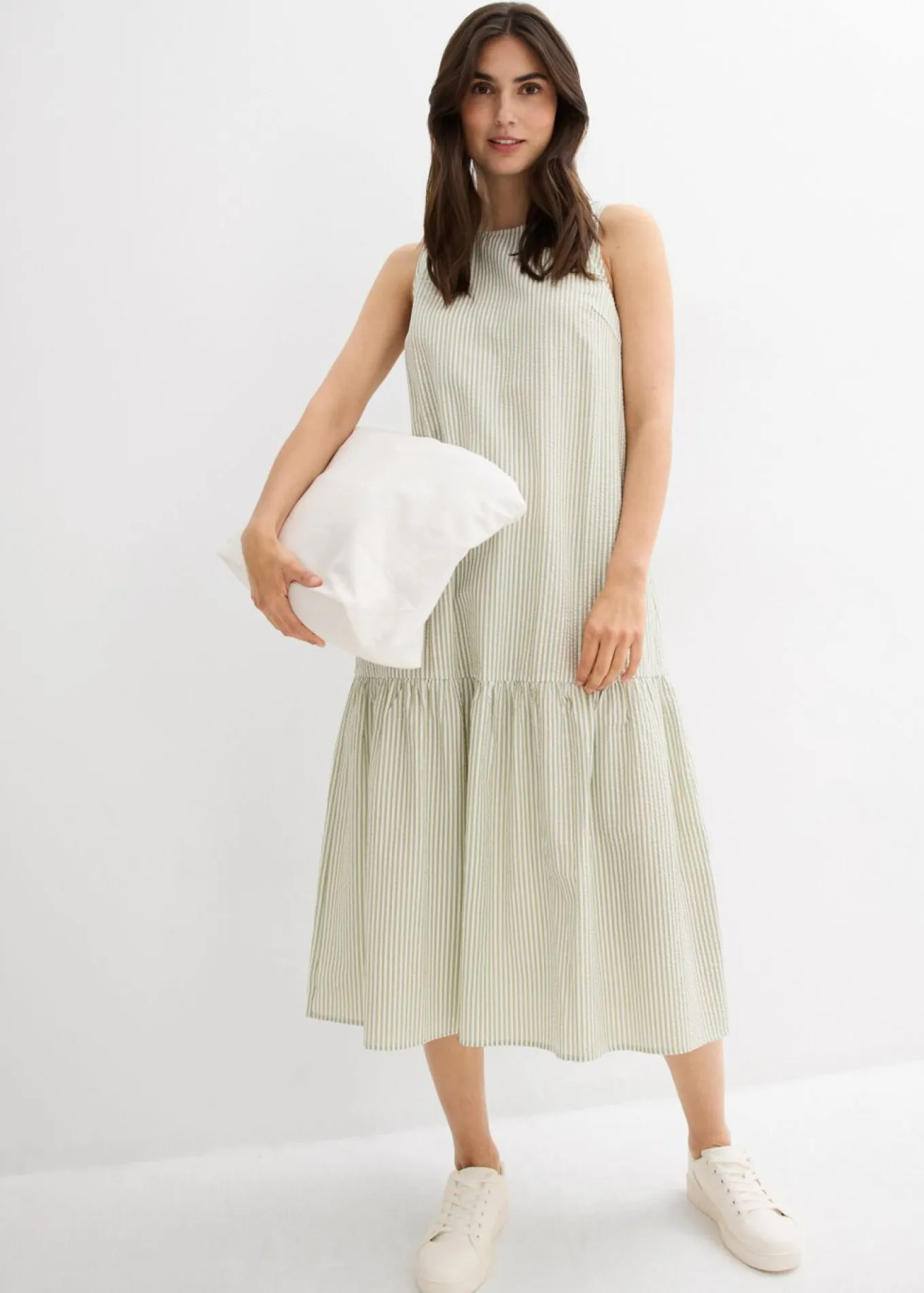 Vestido midi con corte en