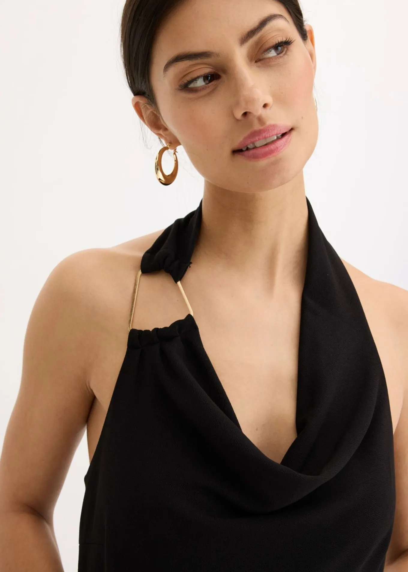 Vestido midi con detalle metálico decorativo