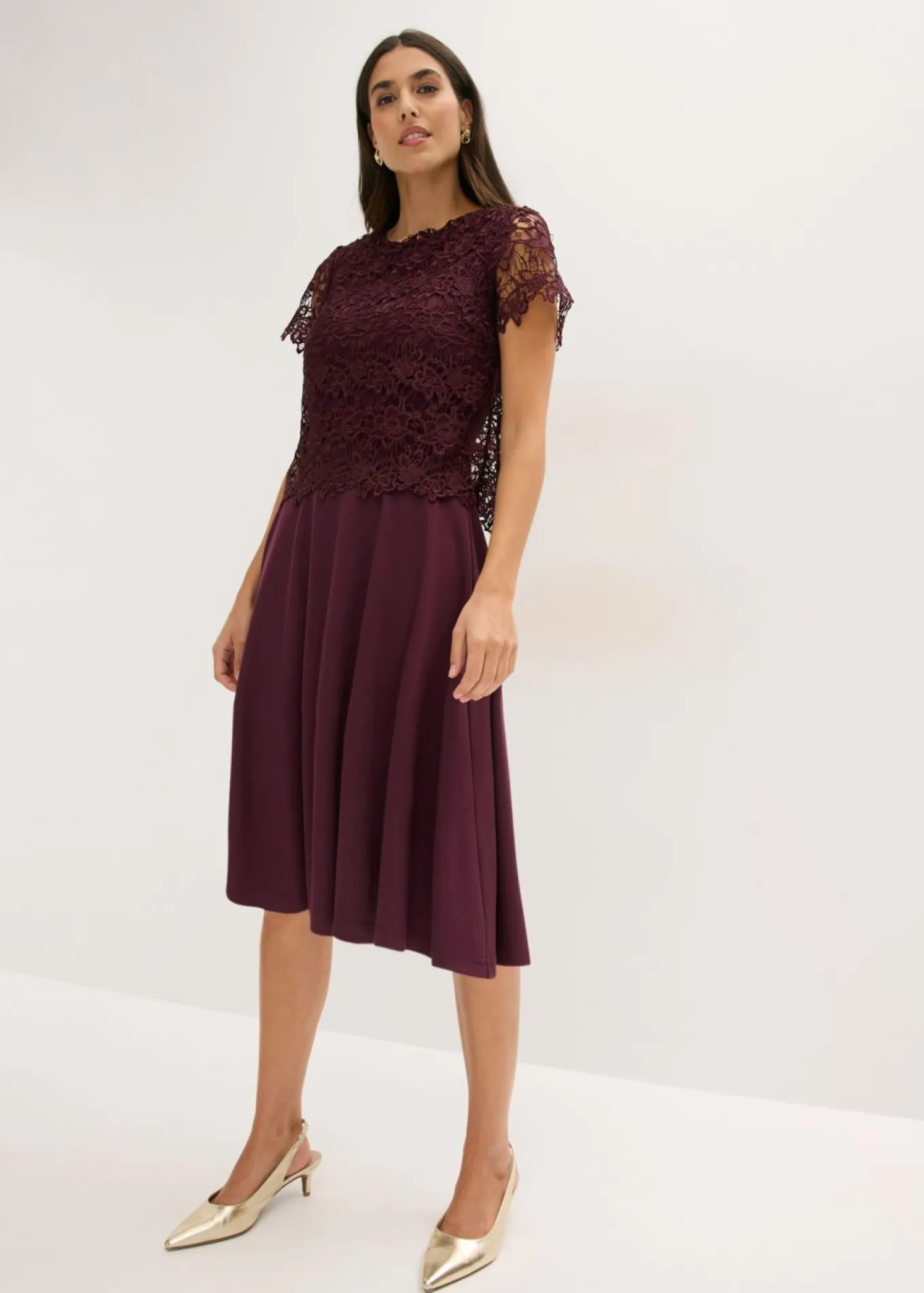 Vestido midi con encaje