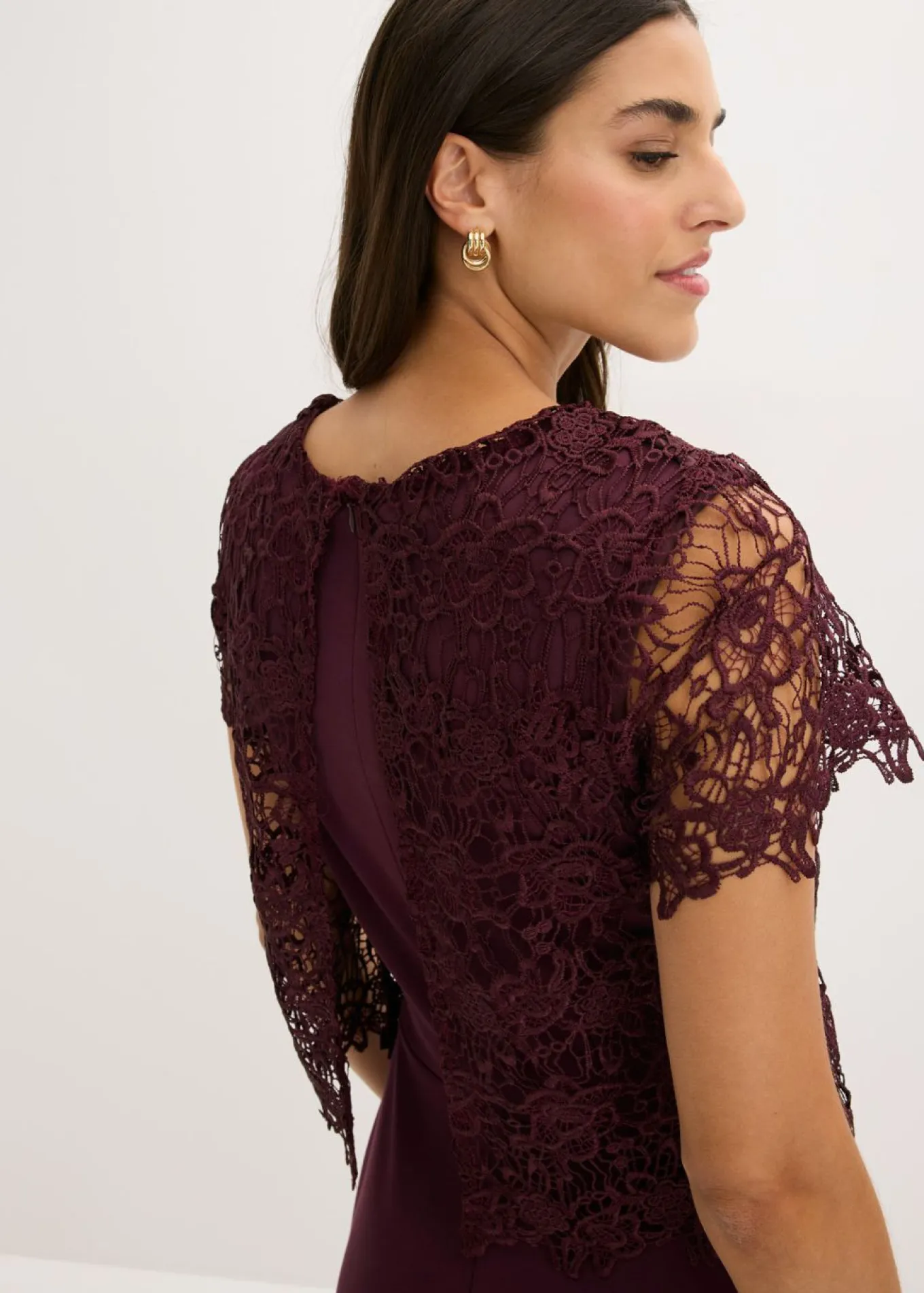Vestido midi con encaje