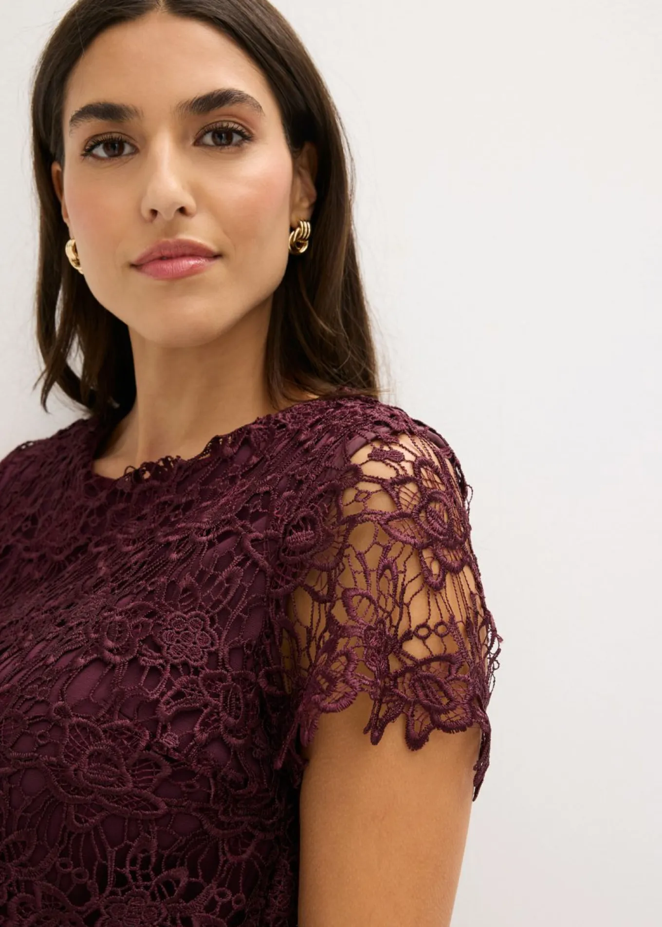 Vestido midi con encaje