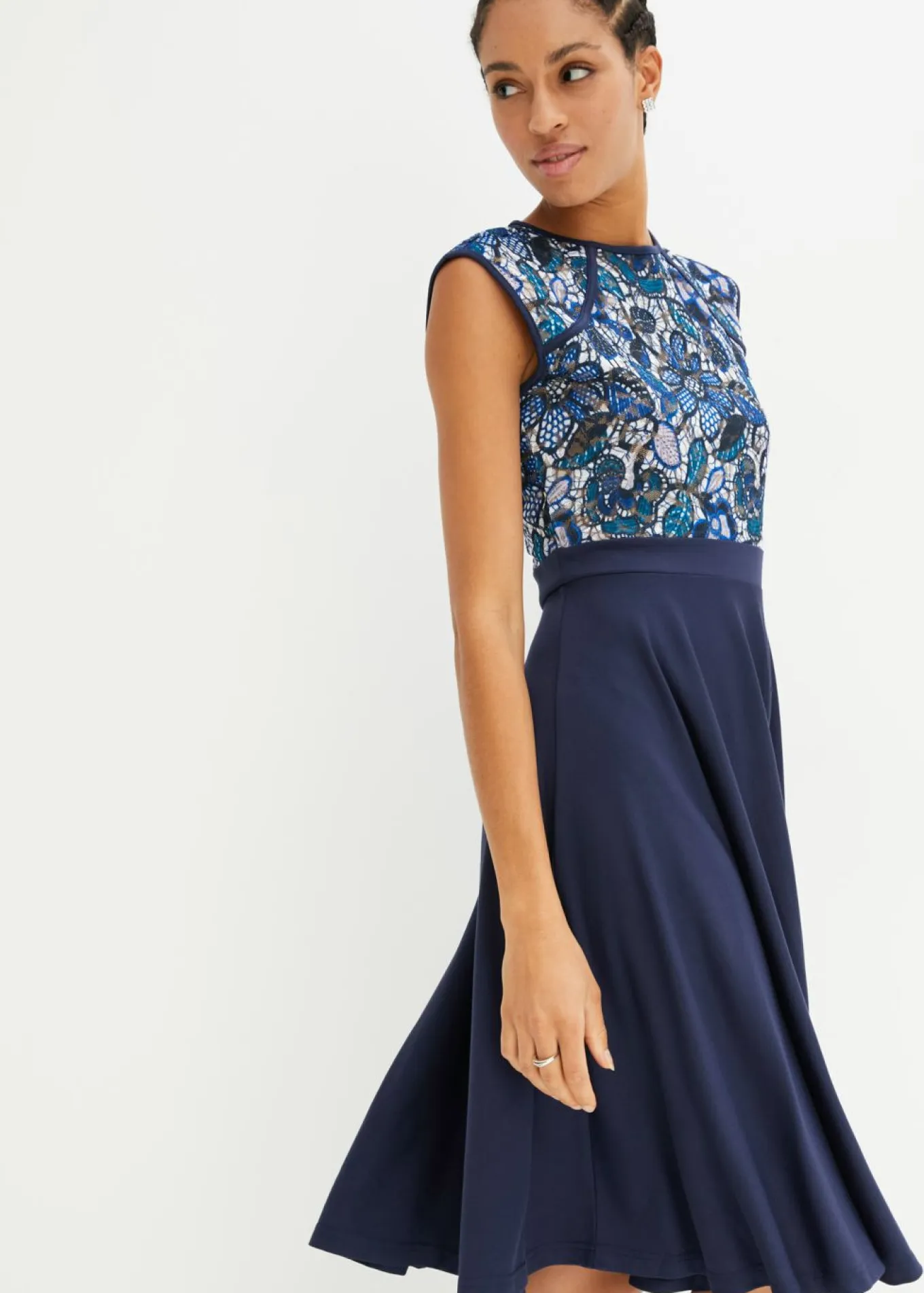 Vestido midi con encaje