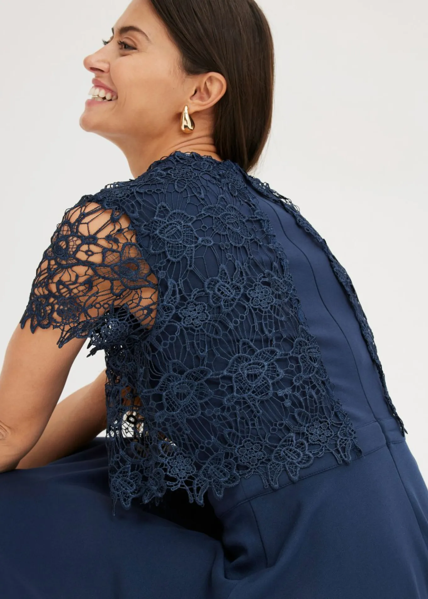 Vestido midi con encaje