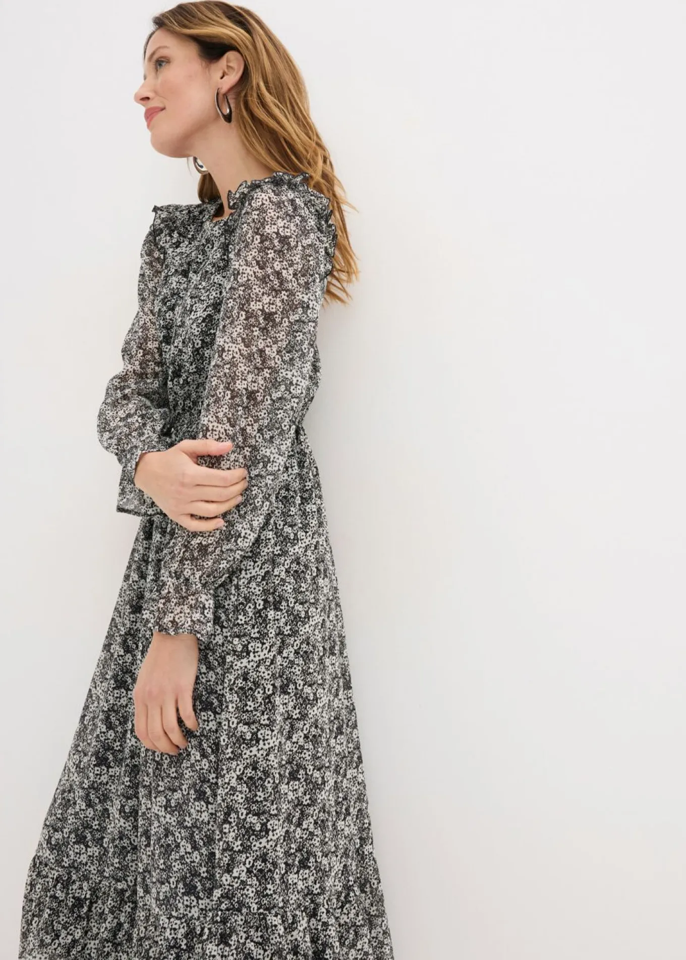 Vestido midi con volantes