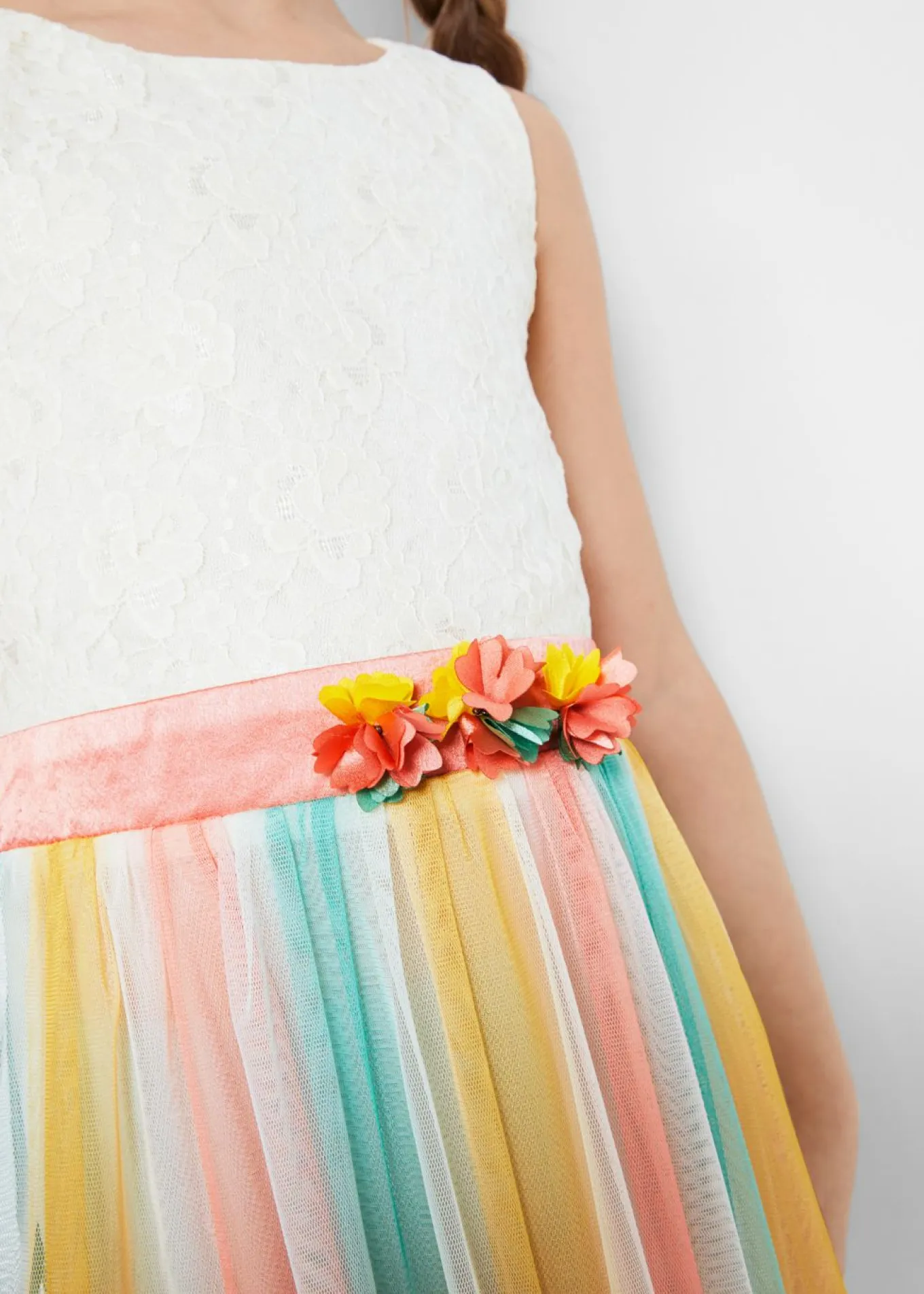 Vestido midi de encaje delicado y tul