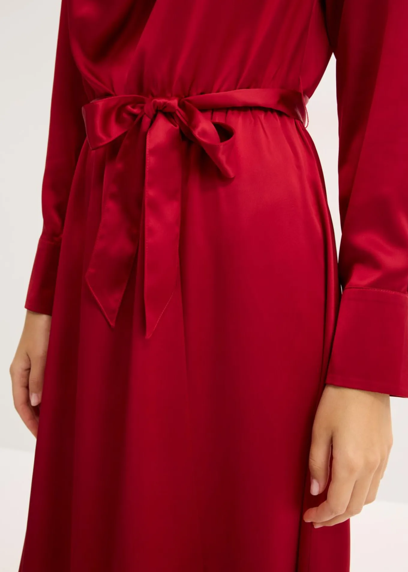 Vestido midi de satén brillante