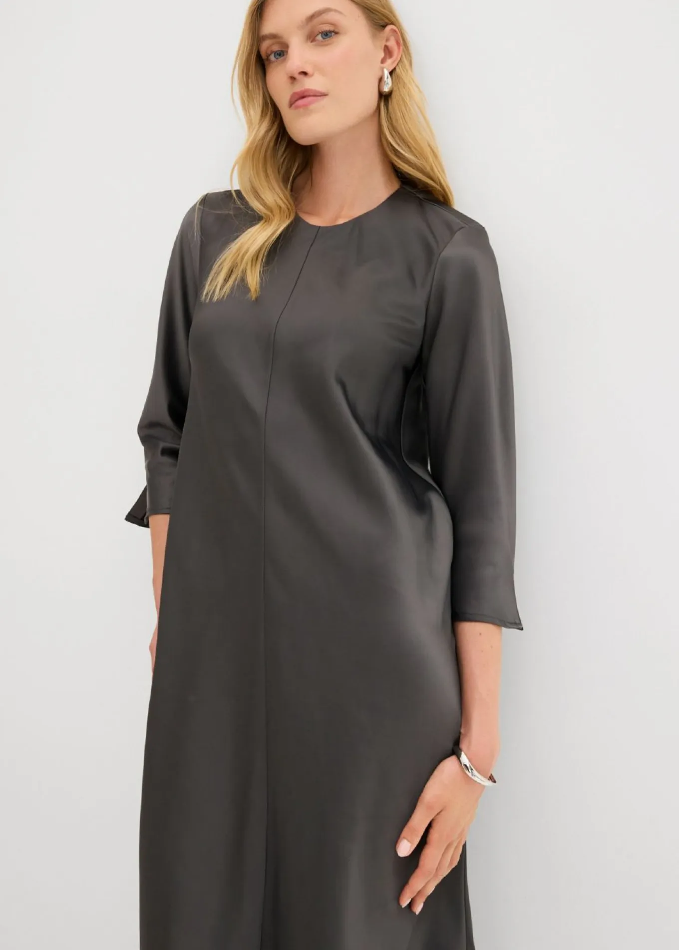 Vestido midi de satén brillante