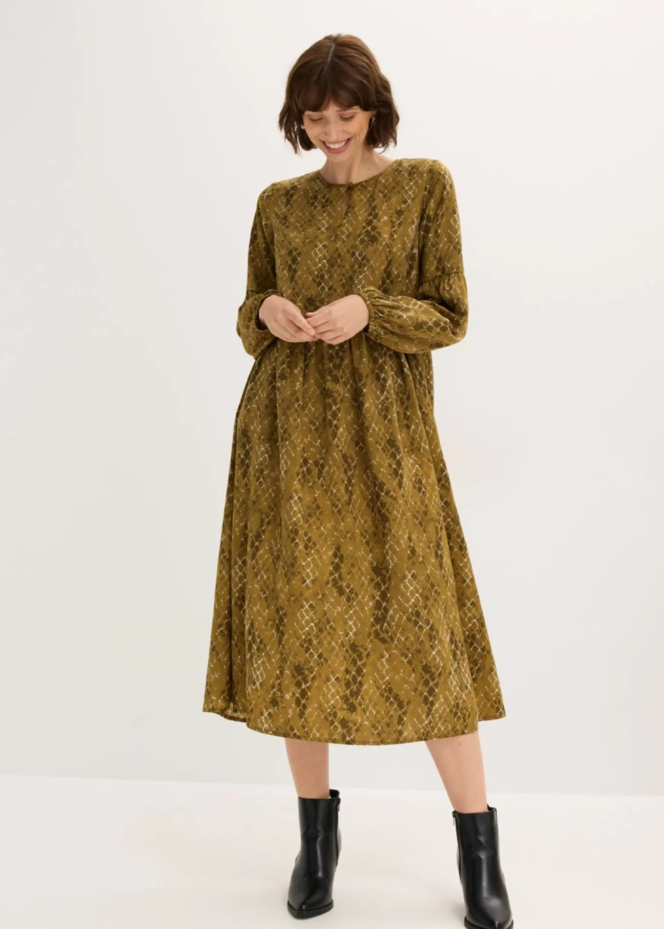 Vestido midi de satén fluido