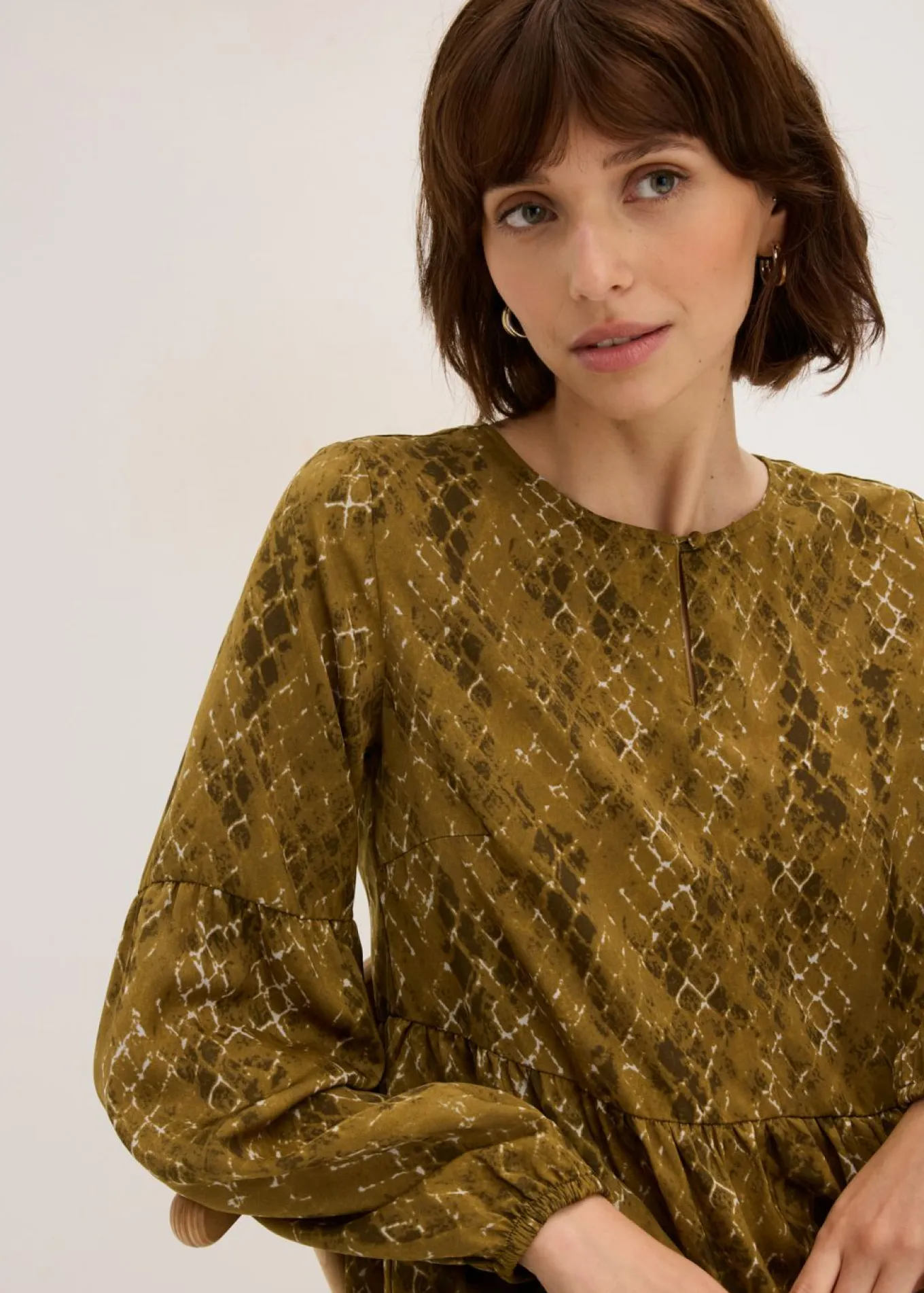 Vestido midi de satén fluido