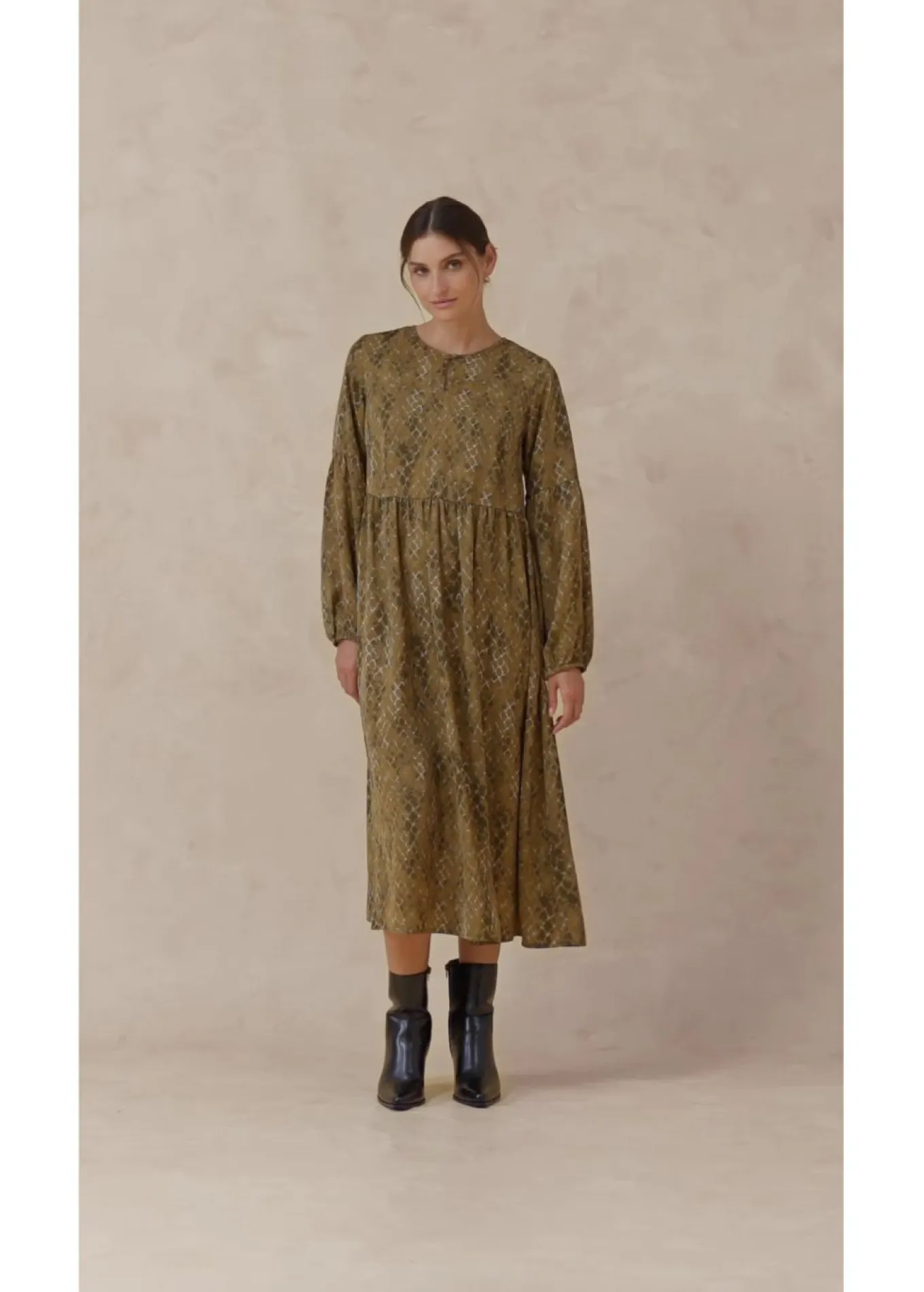 Vestido midi de satén fluido