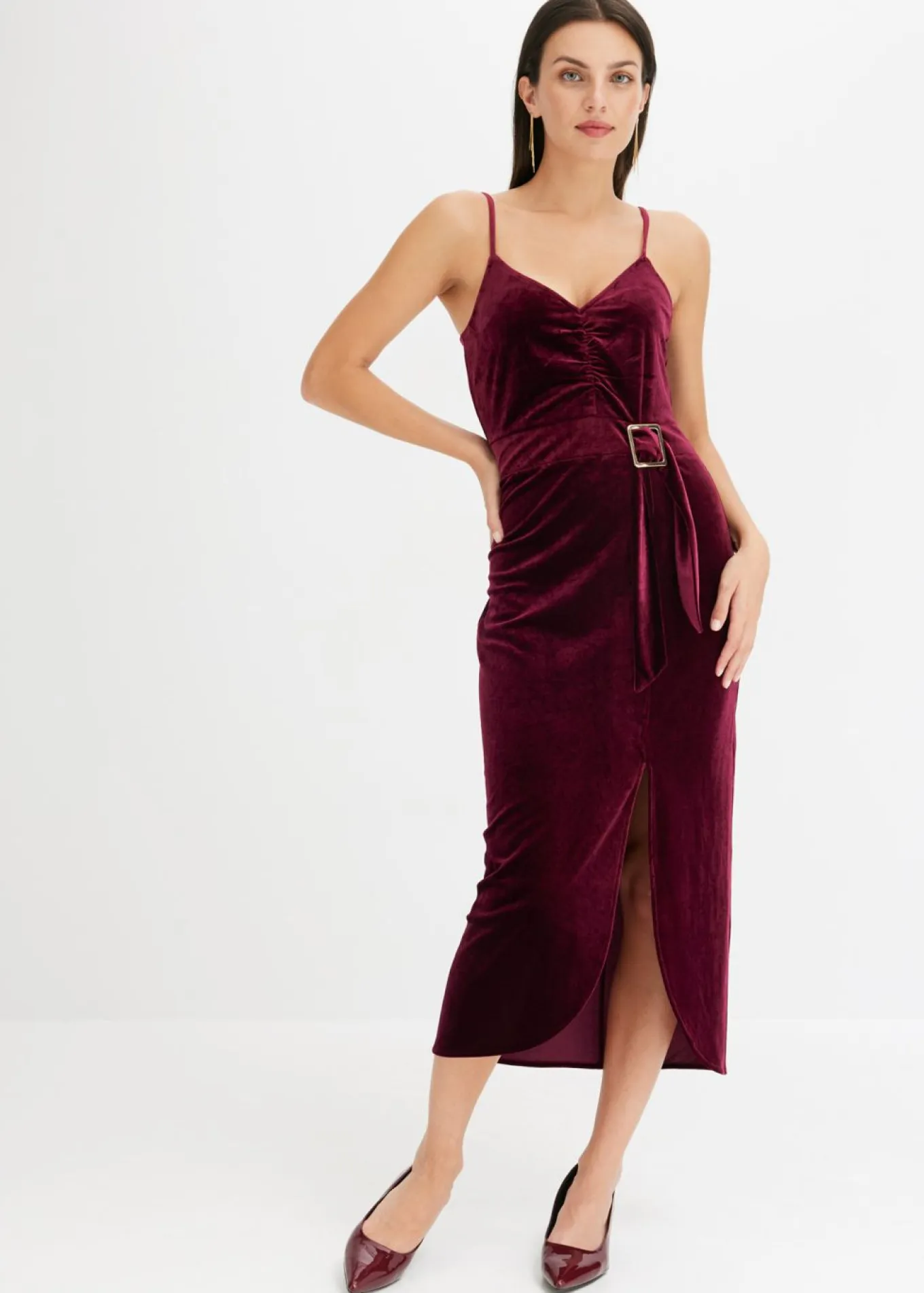 Vestido midi de terciopelo suave y tirantes finos