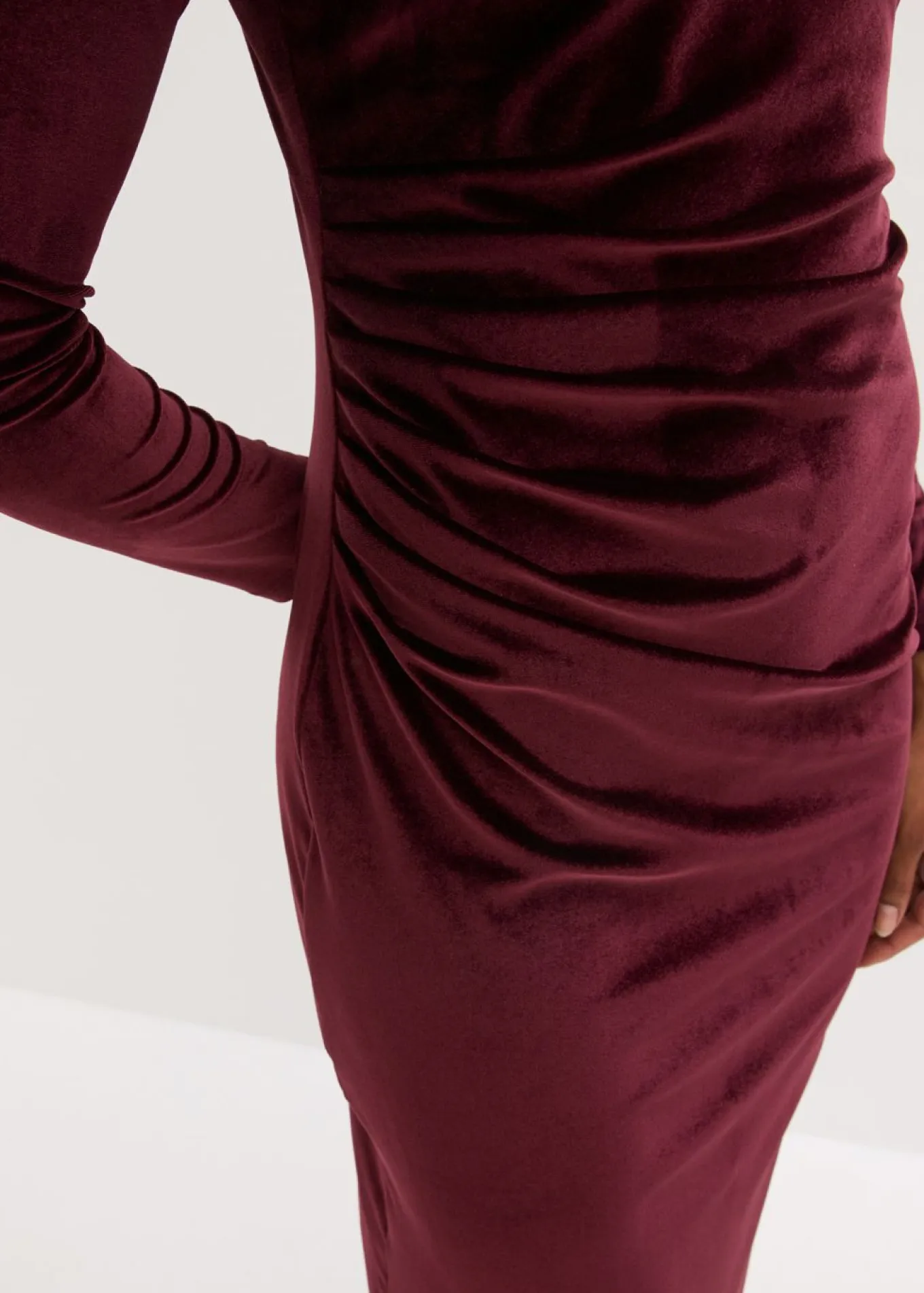 Vestido midi de terciopelo suave