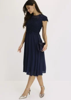 Vestido midi de tul delicado con encaje