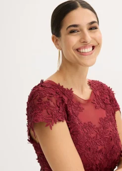 Vestido midi de tul delicado con encaje