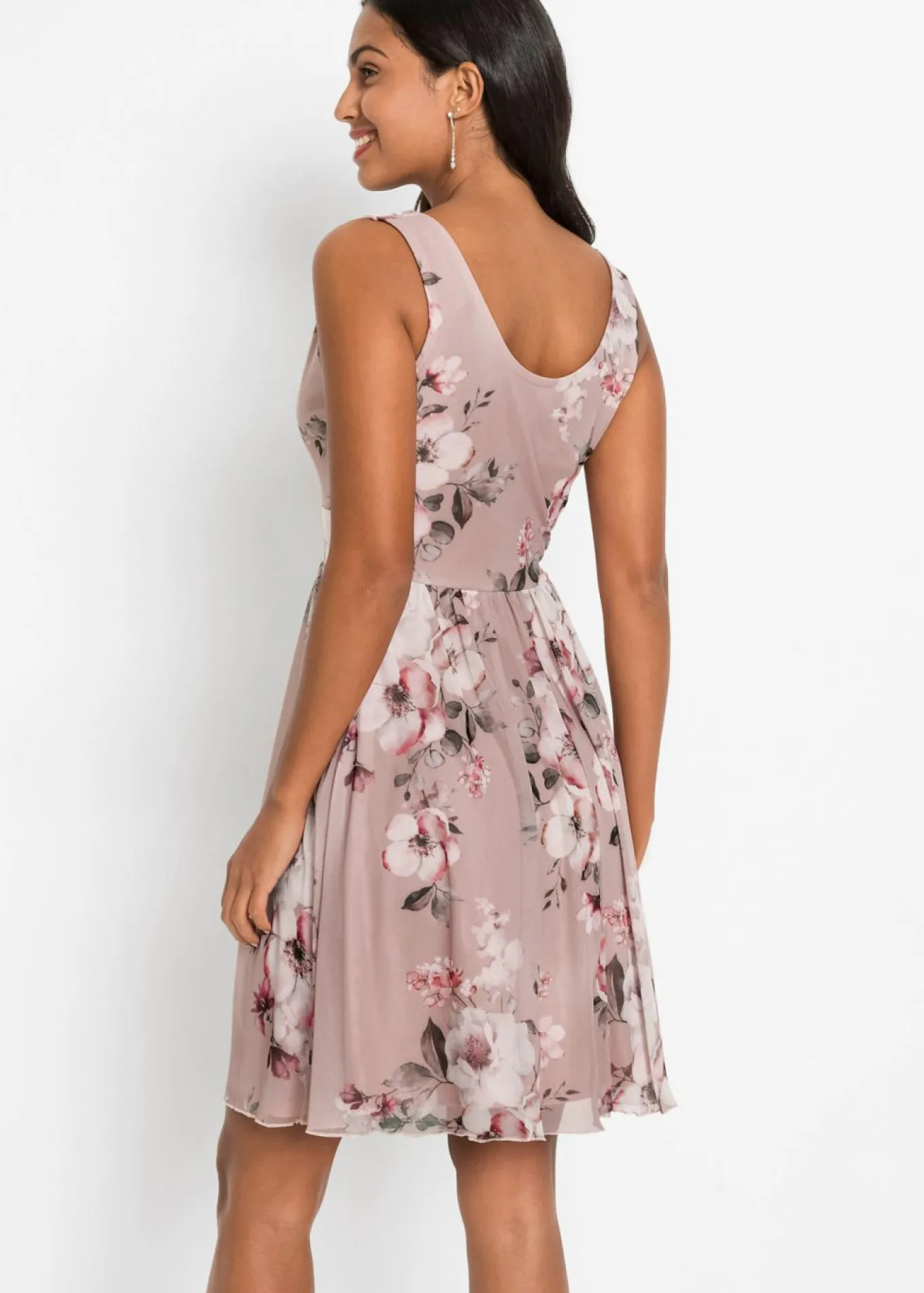 Vestido mini con escote pronunciado
