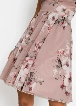 Vestido mini con escote pronunciado
