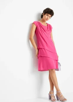 Vestido mini con look de capas y accesorios decorativos
