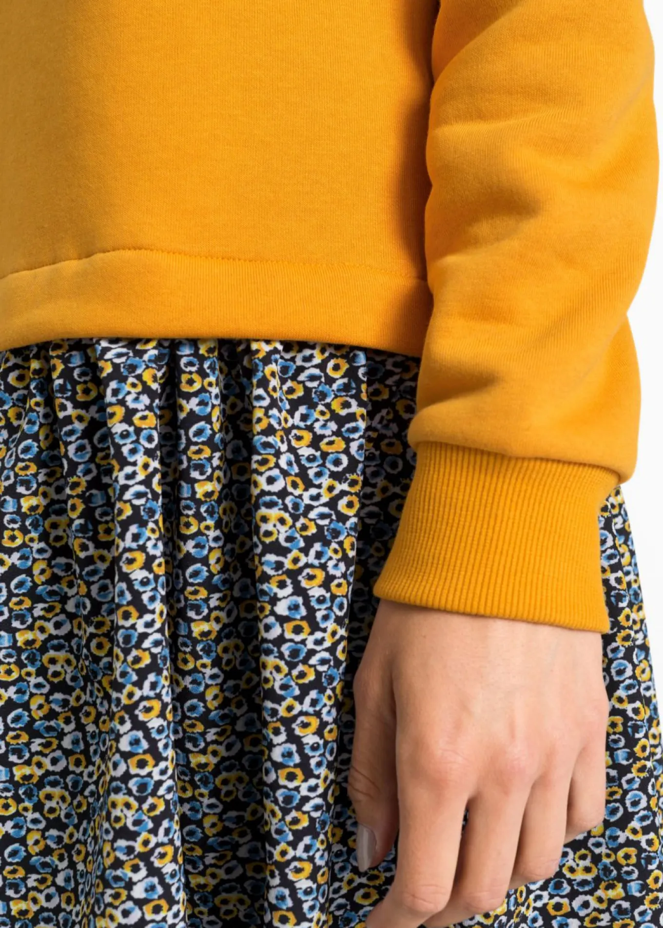 Vestido tipo sudadera con aspecto 2 en 1