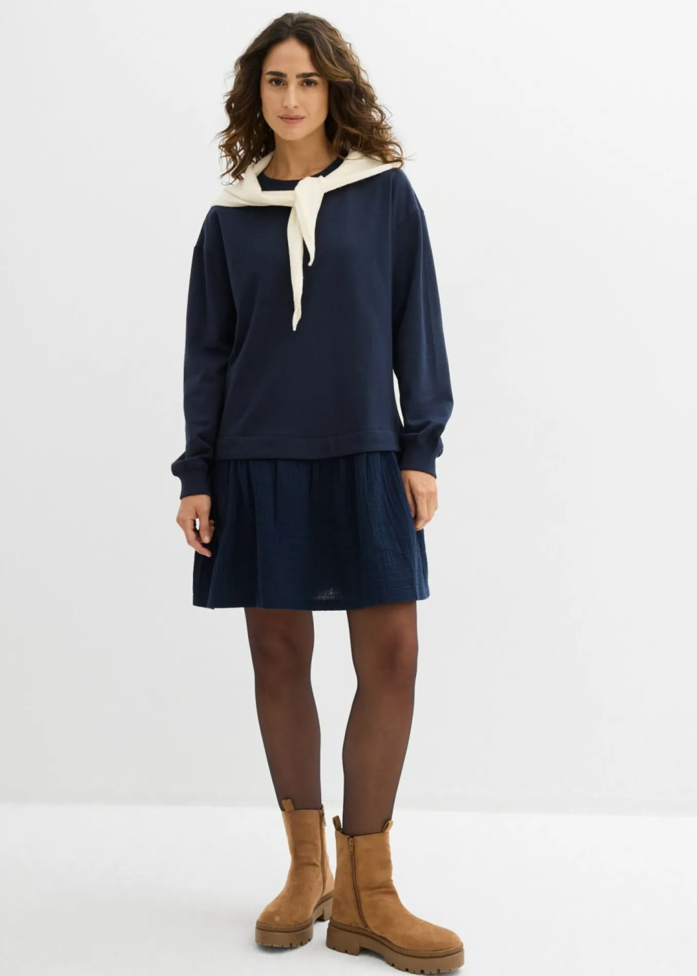Vestido tipo sudadera con falda