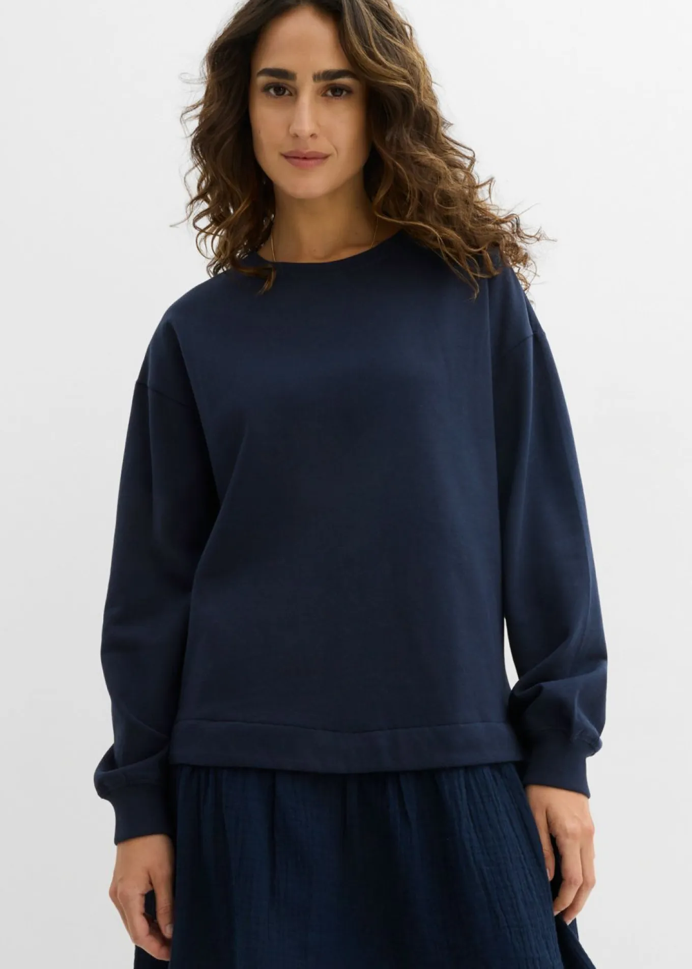 Vestido tipo sudadera con falda