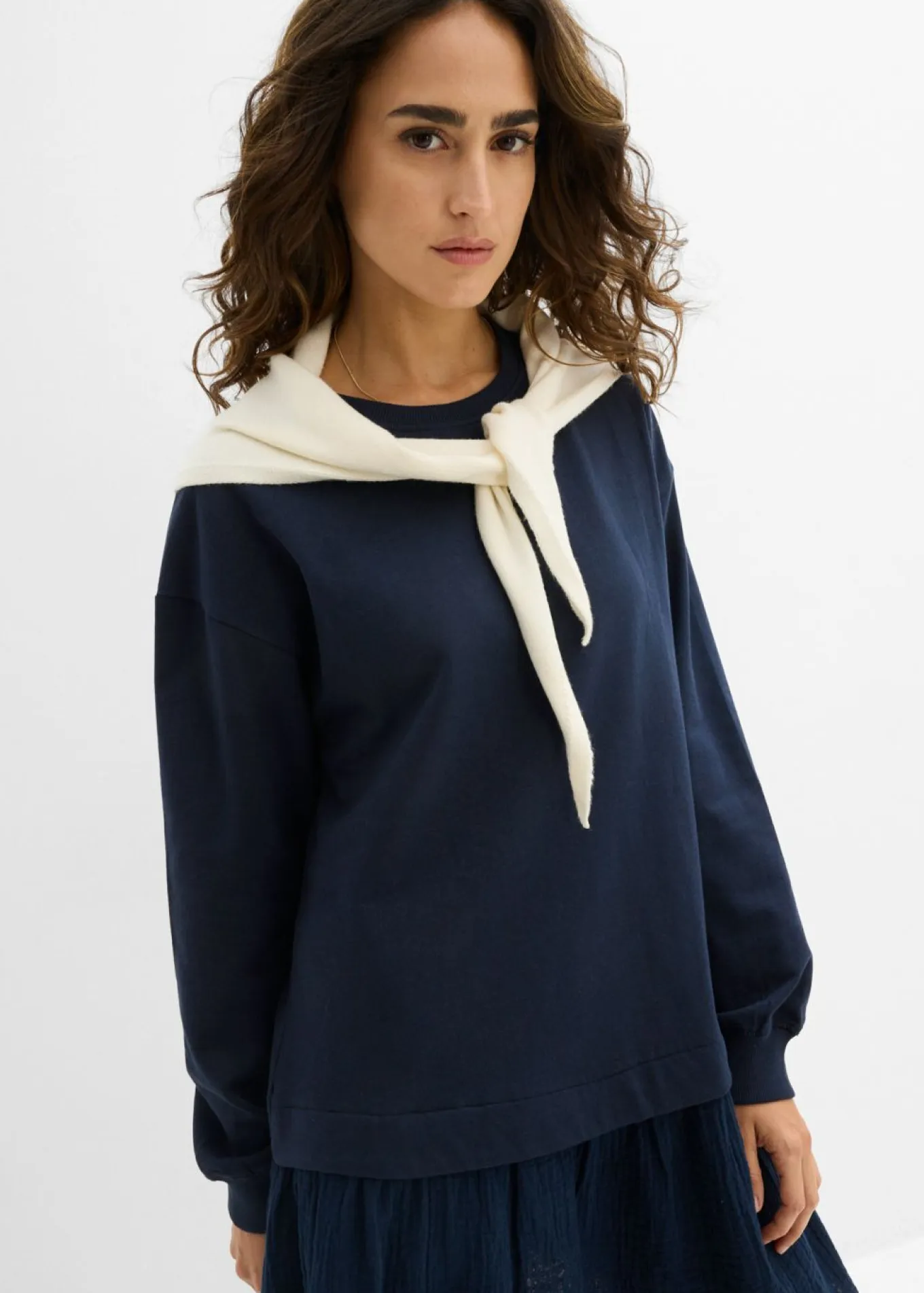 Vestido tipo sudadera con falda