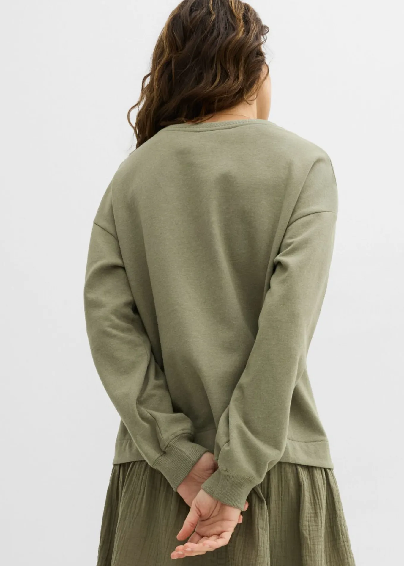 Vestido tipo sudadera con falda