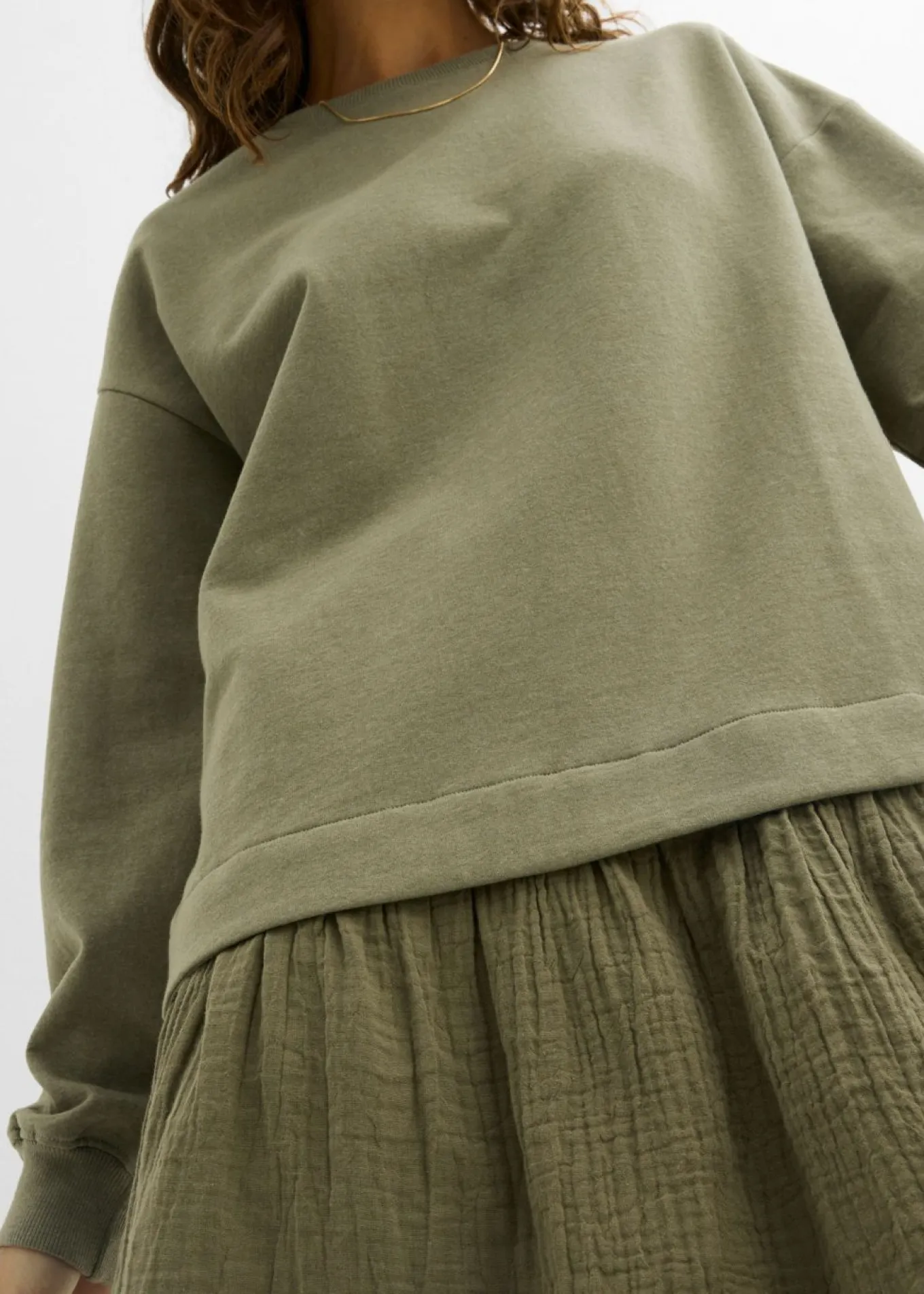 Vestido tipo sudadera con falda