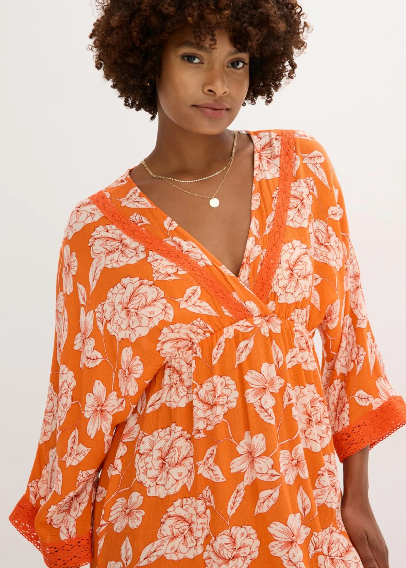 Vestido tipo túnica con encaje en viscosa estructurada