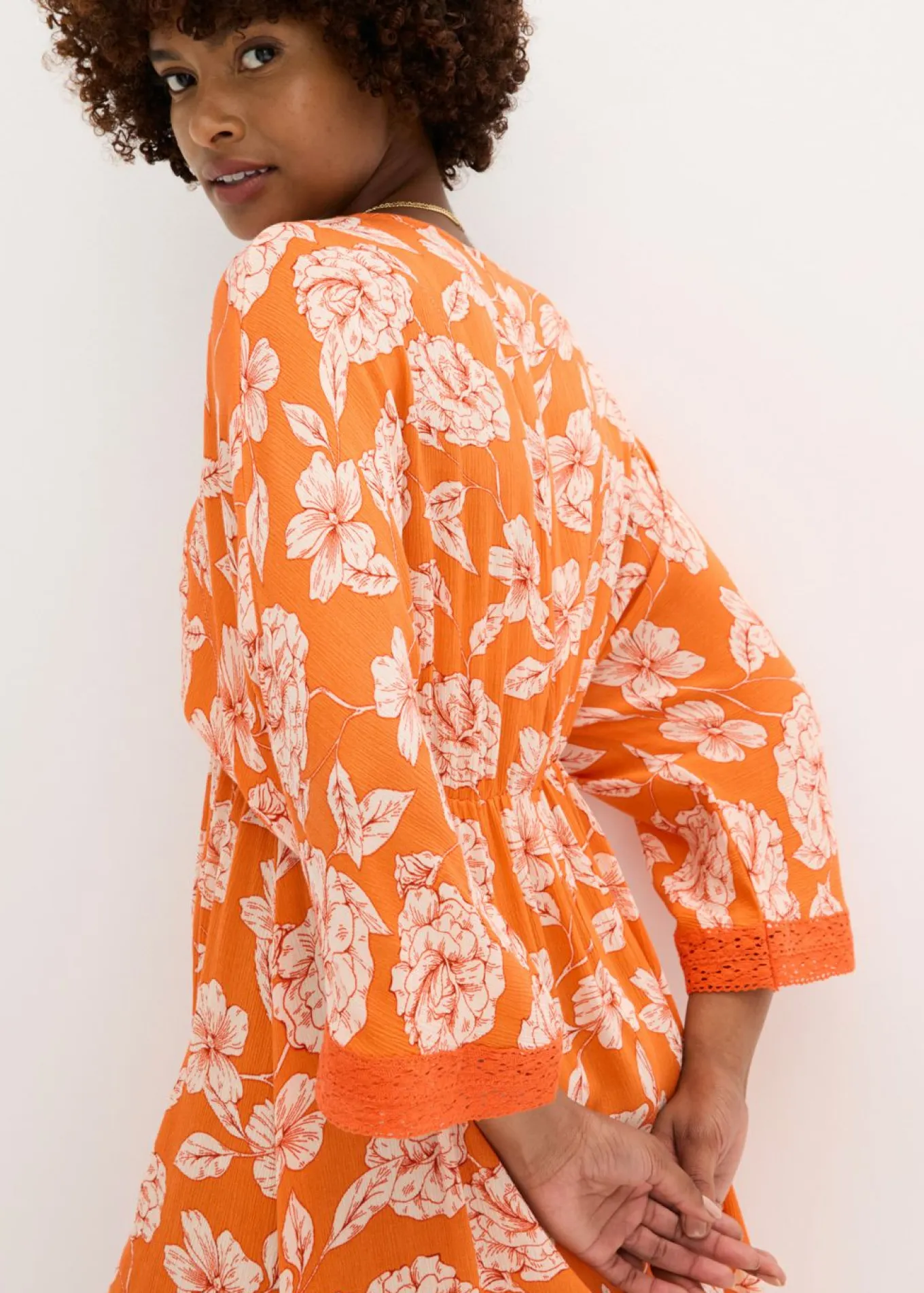 Vestido tipo túnica con encaje en viscosa estructurada