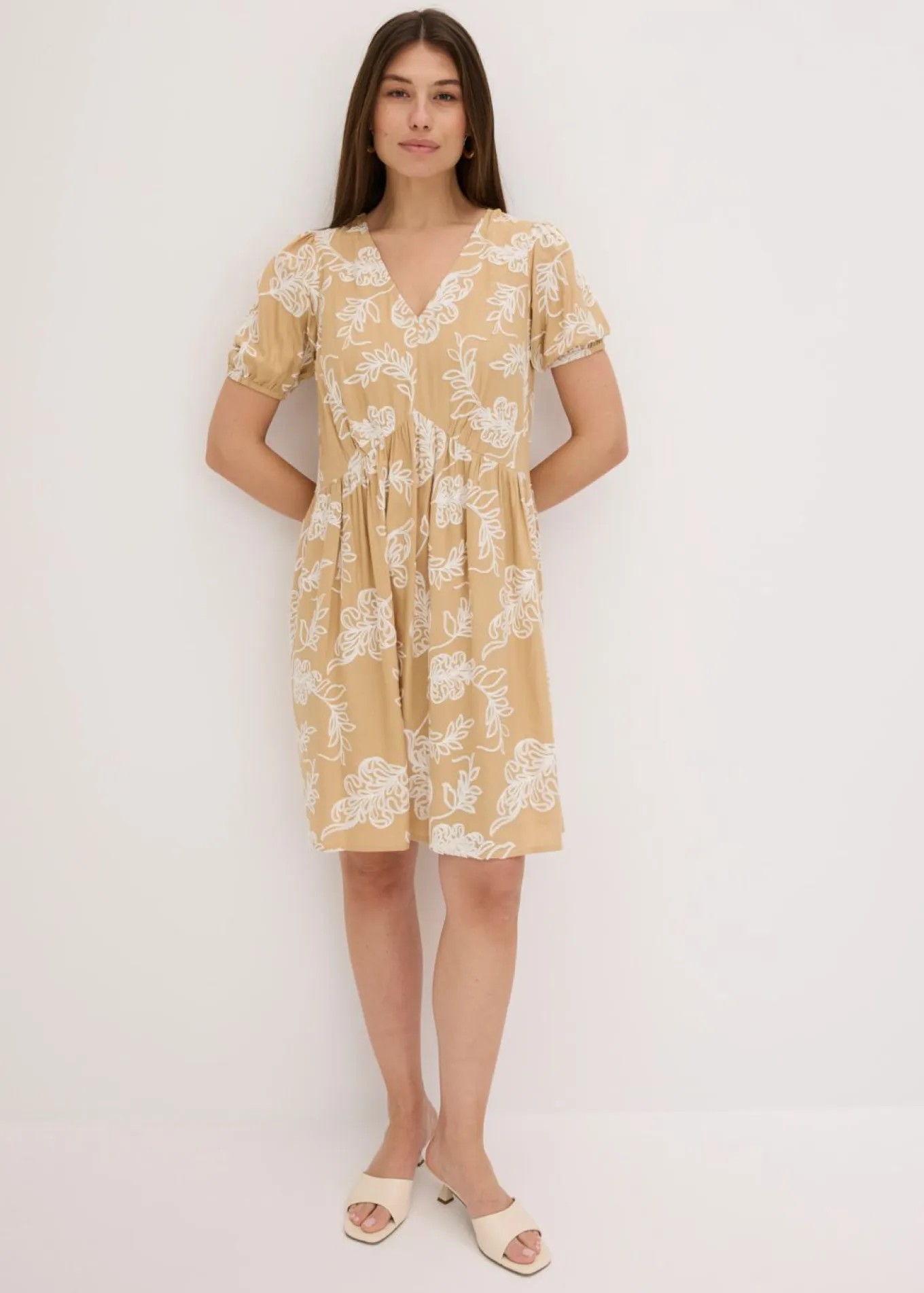 Vestido tipo túnica de viscosa vaporosa con bordado