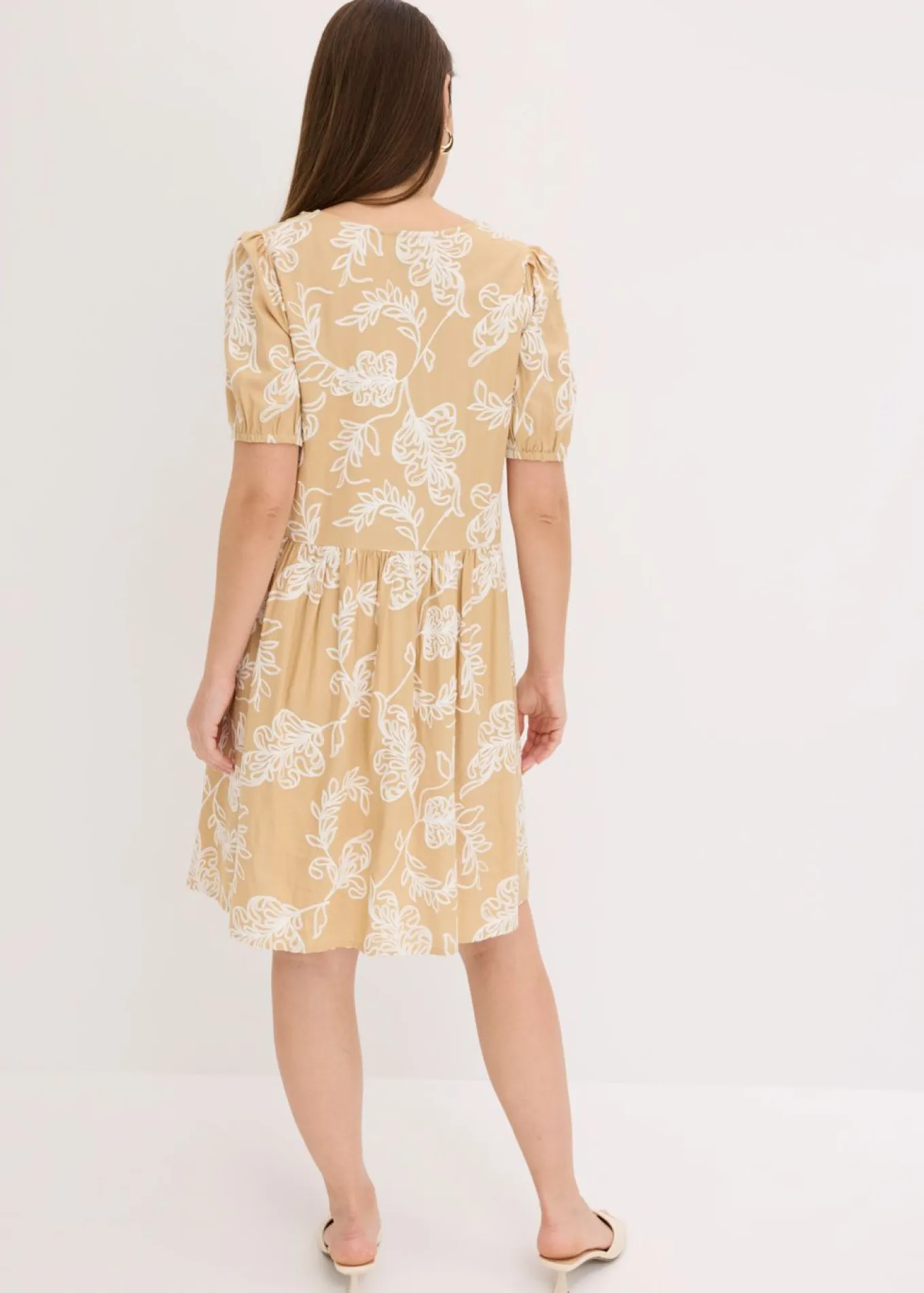 Vestido tipo túnica de viscosa vaporosa con bordado