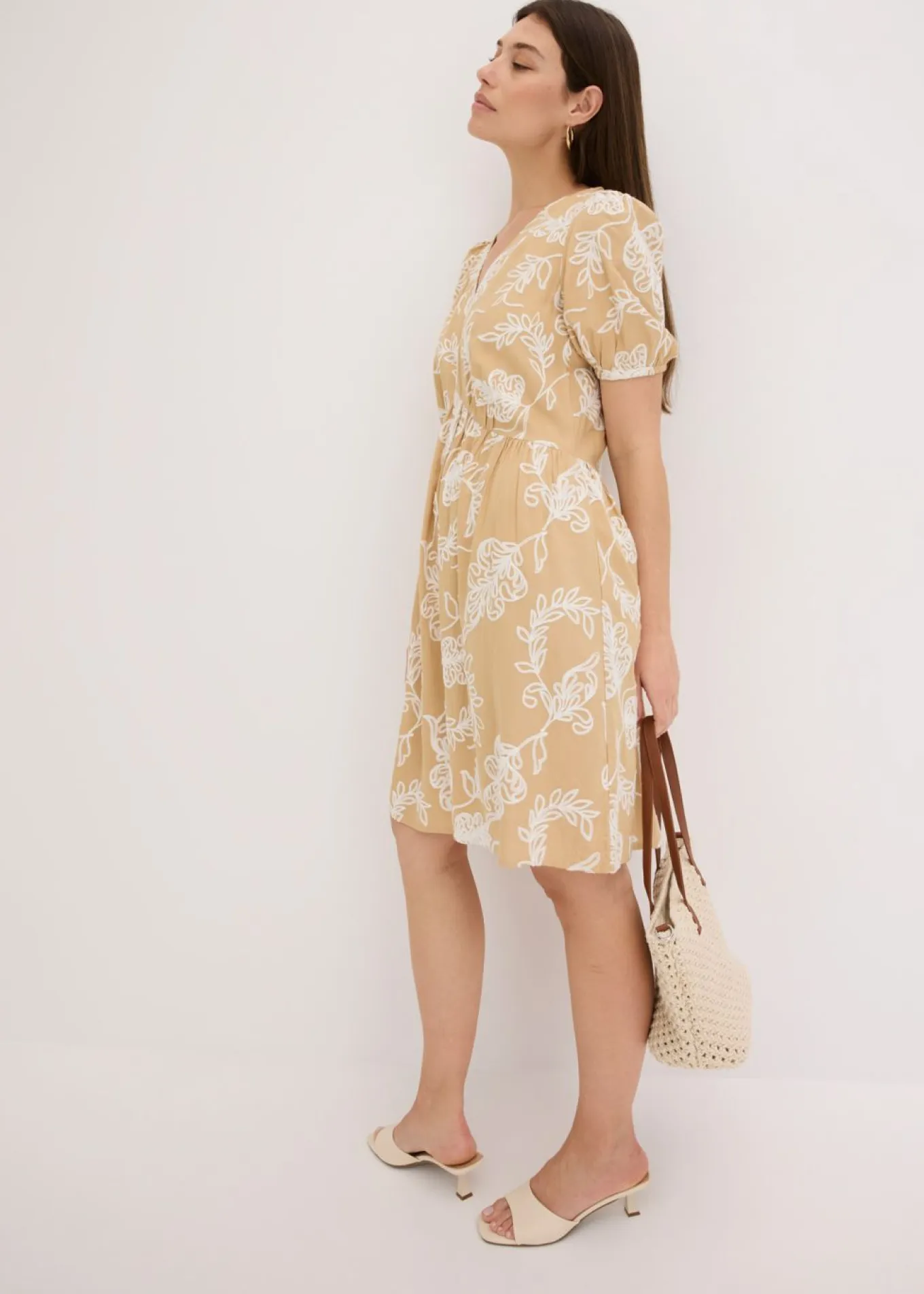 Vestido tipo túnica de viscosa vaporosa con bordado