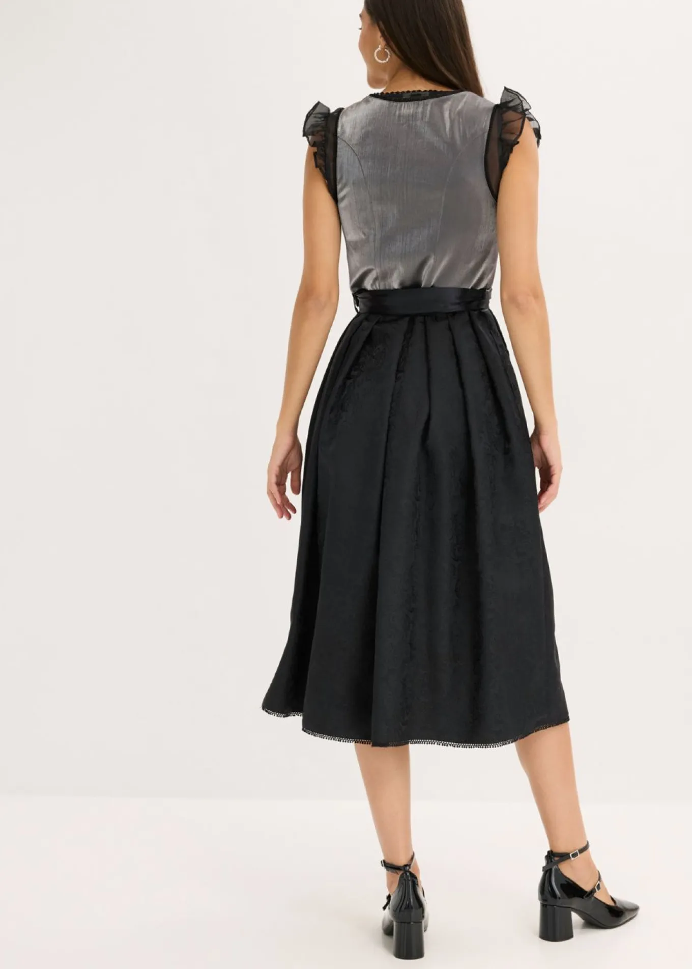Vestido tirolés con terciopelo y largo midi (2 piezas)