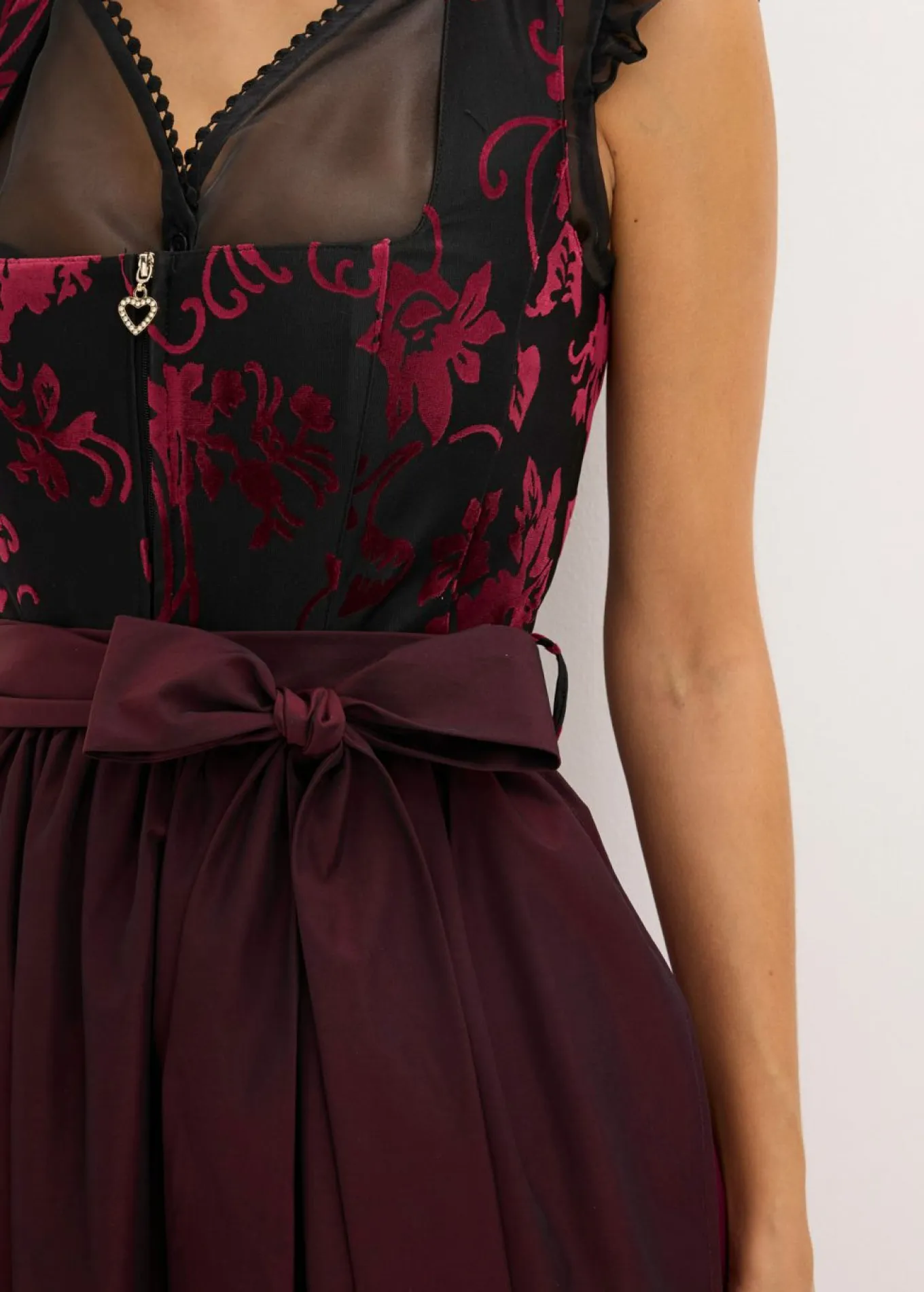 Vestido tirolés con terciopelo y largo midi (2 piezas)