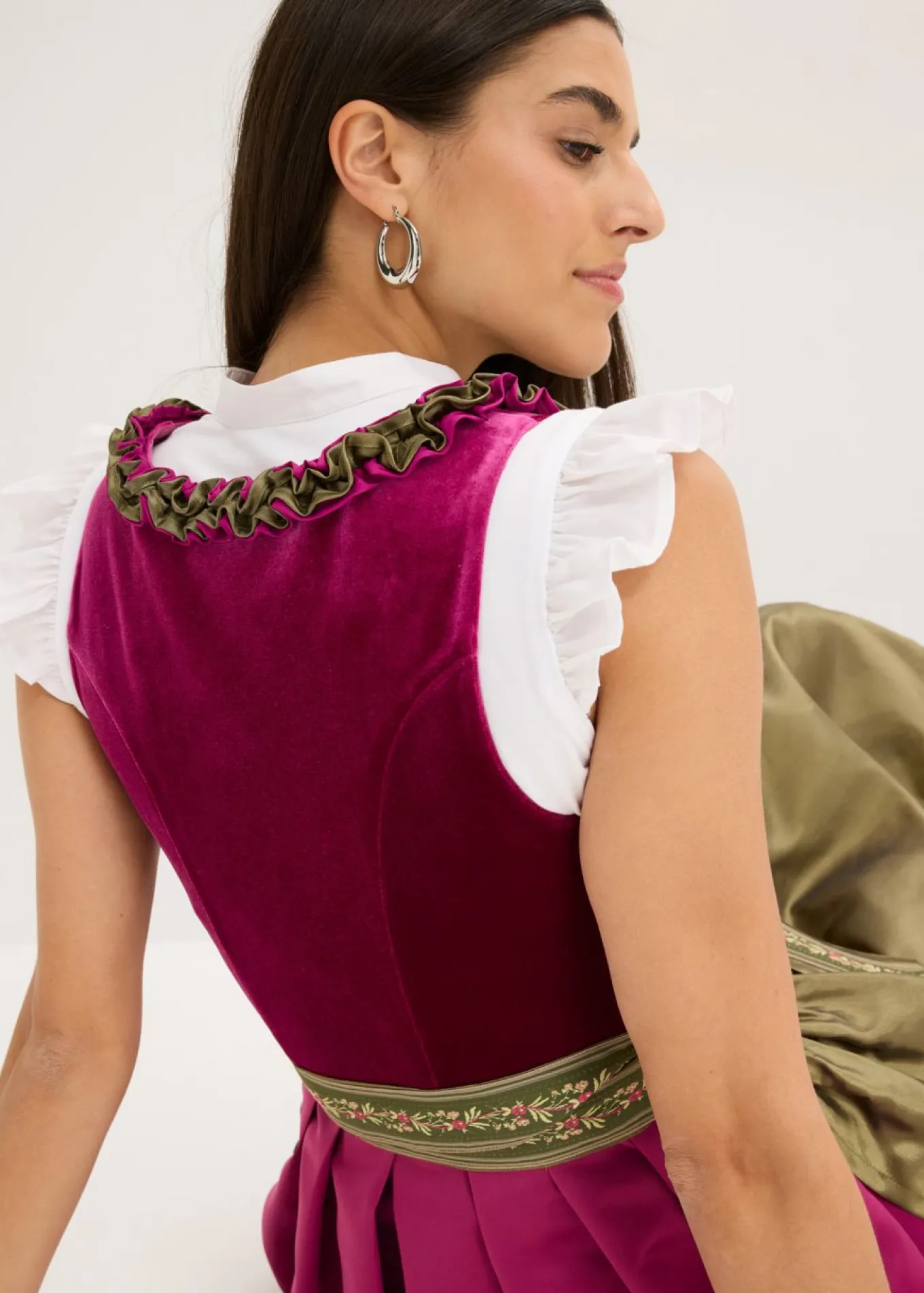 Vestido tirolés con terciopelo y largo midi (2 piezas)