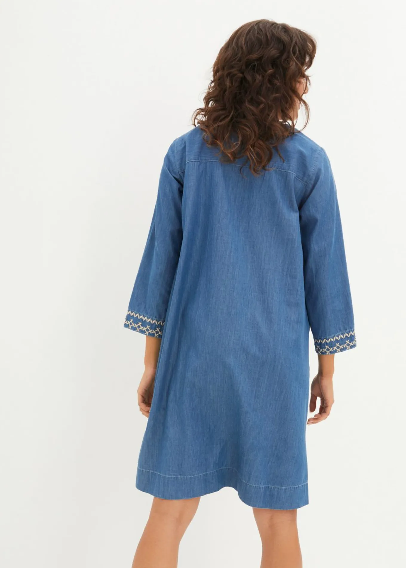 Vestido vaquero con bordado