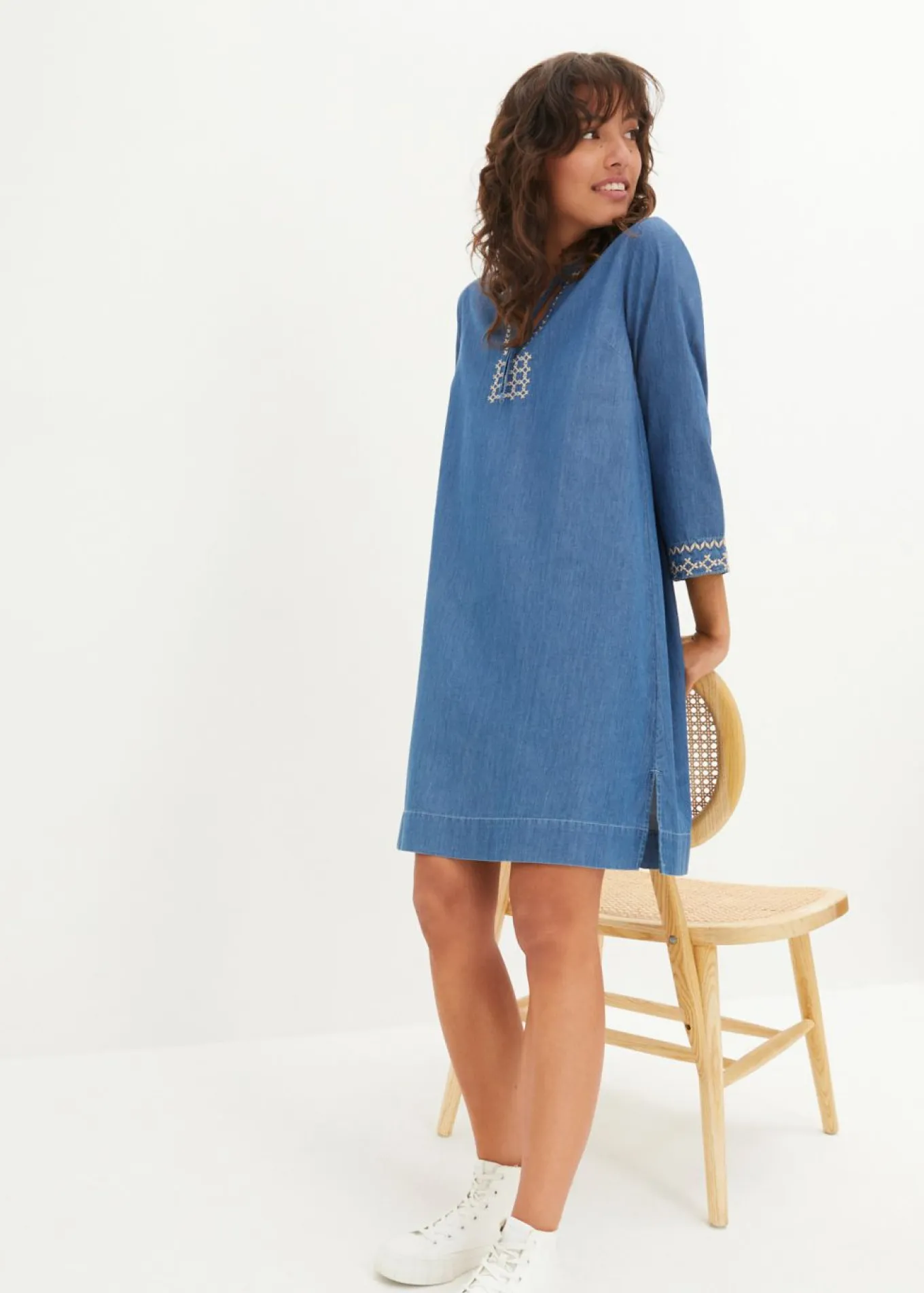 Vestido vaquero con bordado