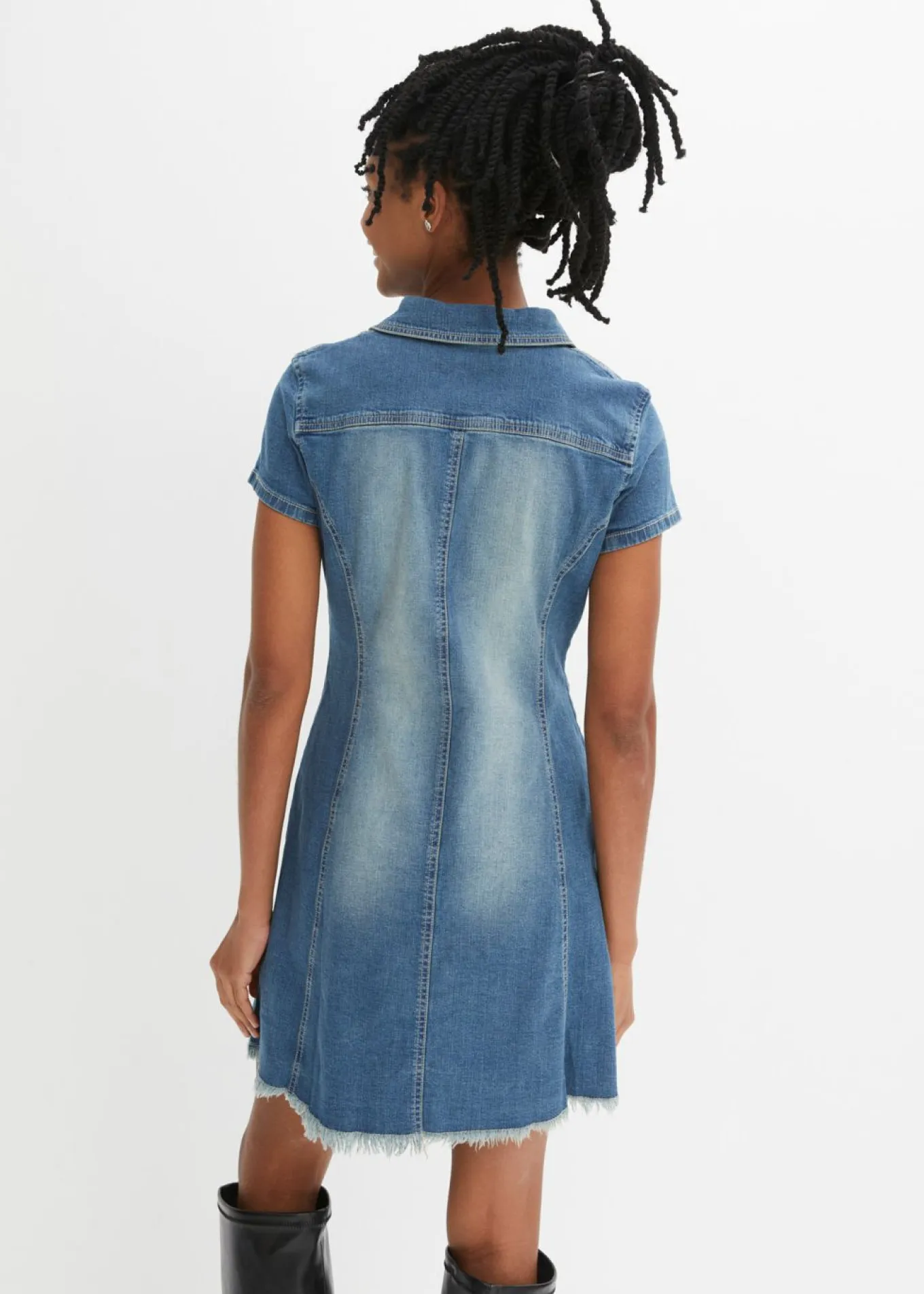 Vestido vaquero con botones y dobladillo abierto