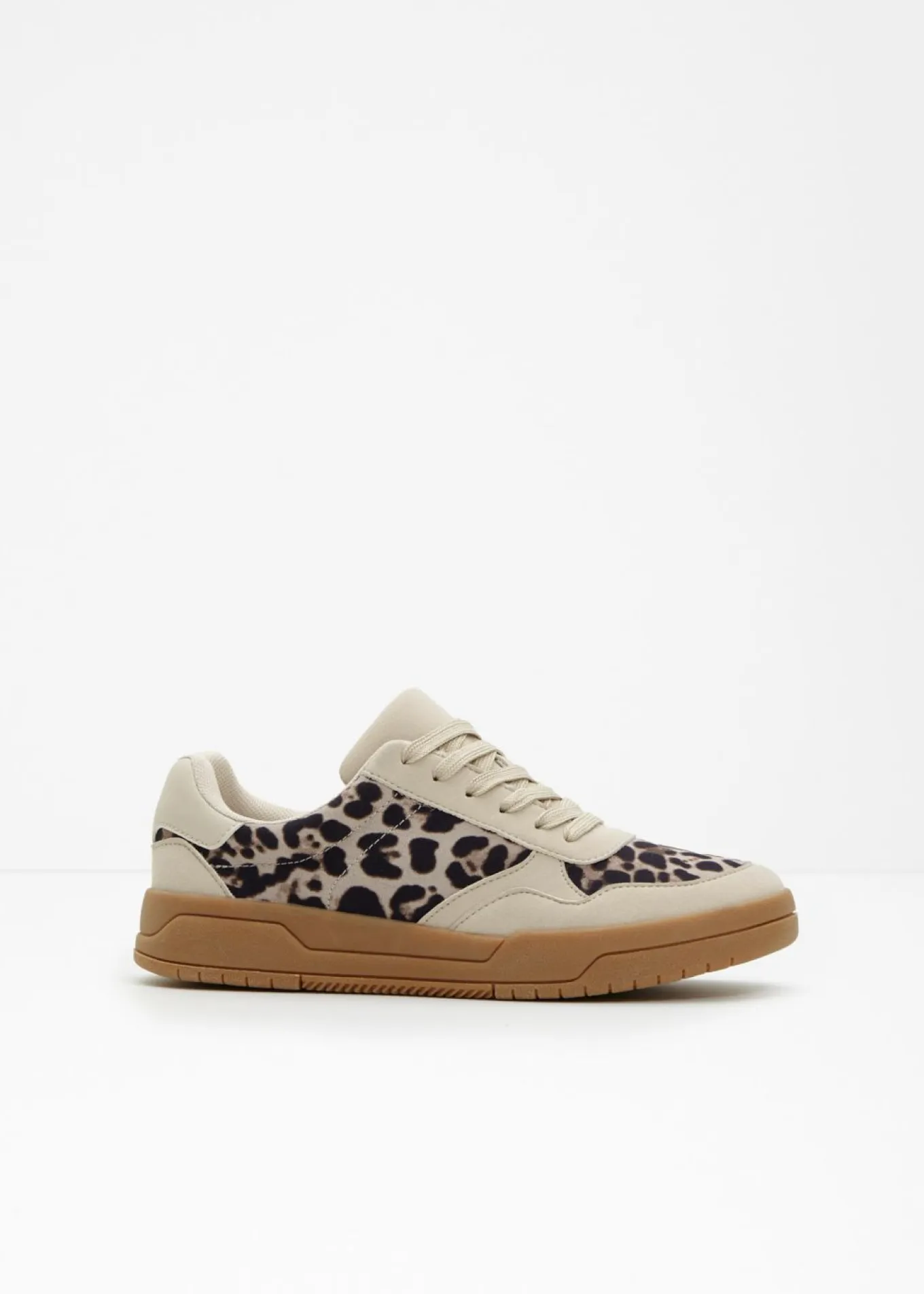Zapatillas con detalles animales