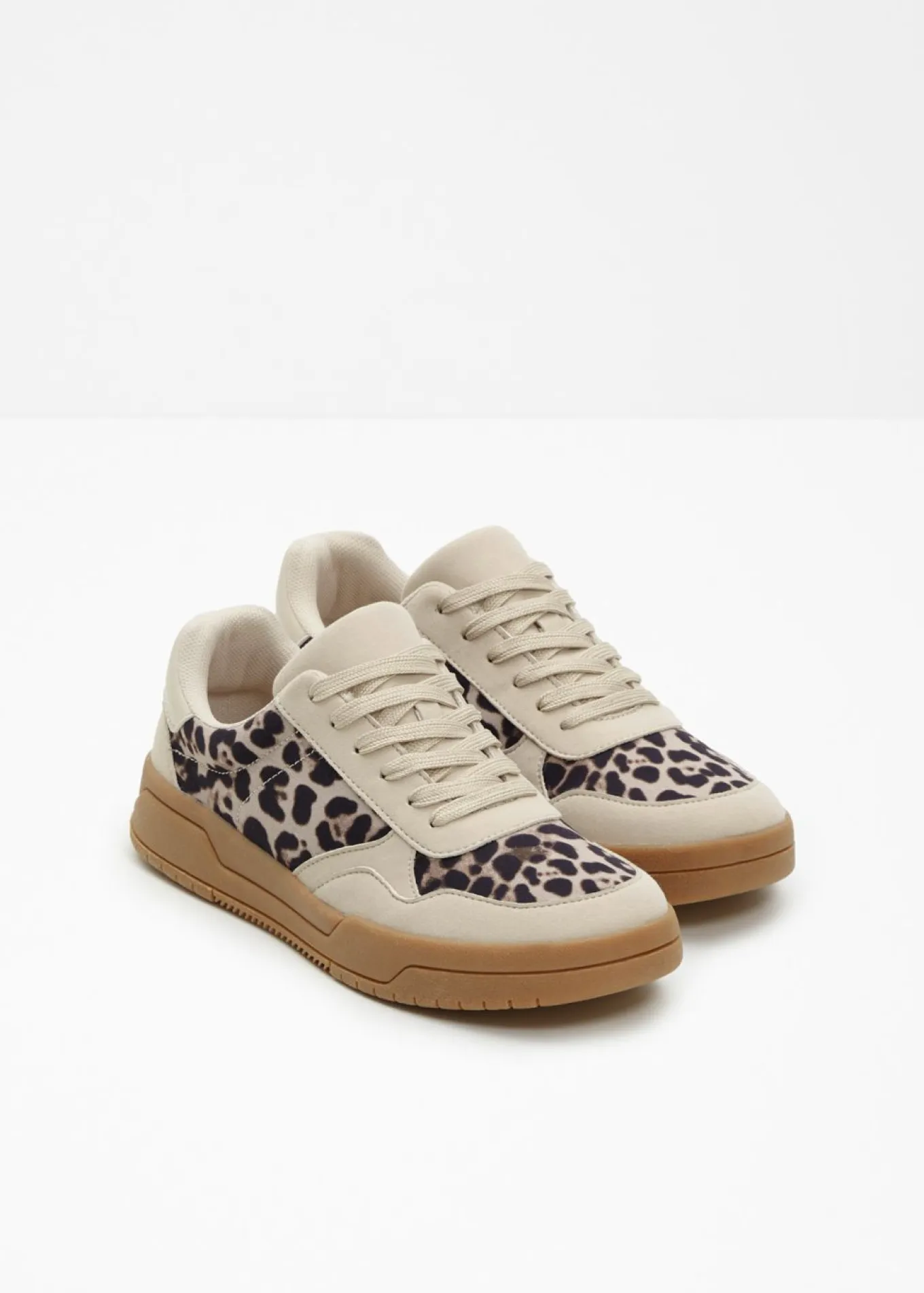 Zapatillas con detalles animales