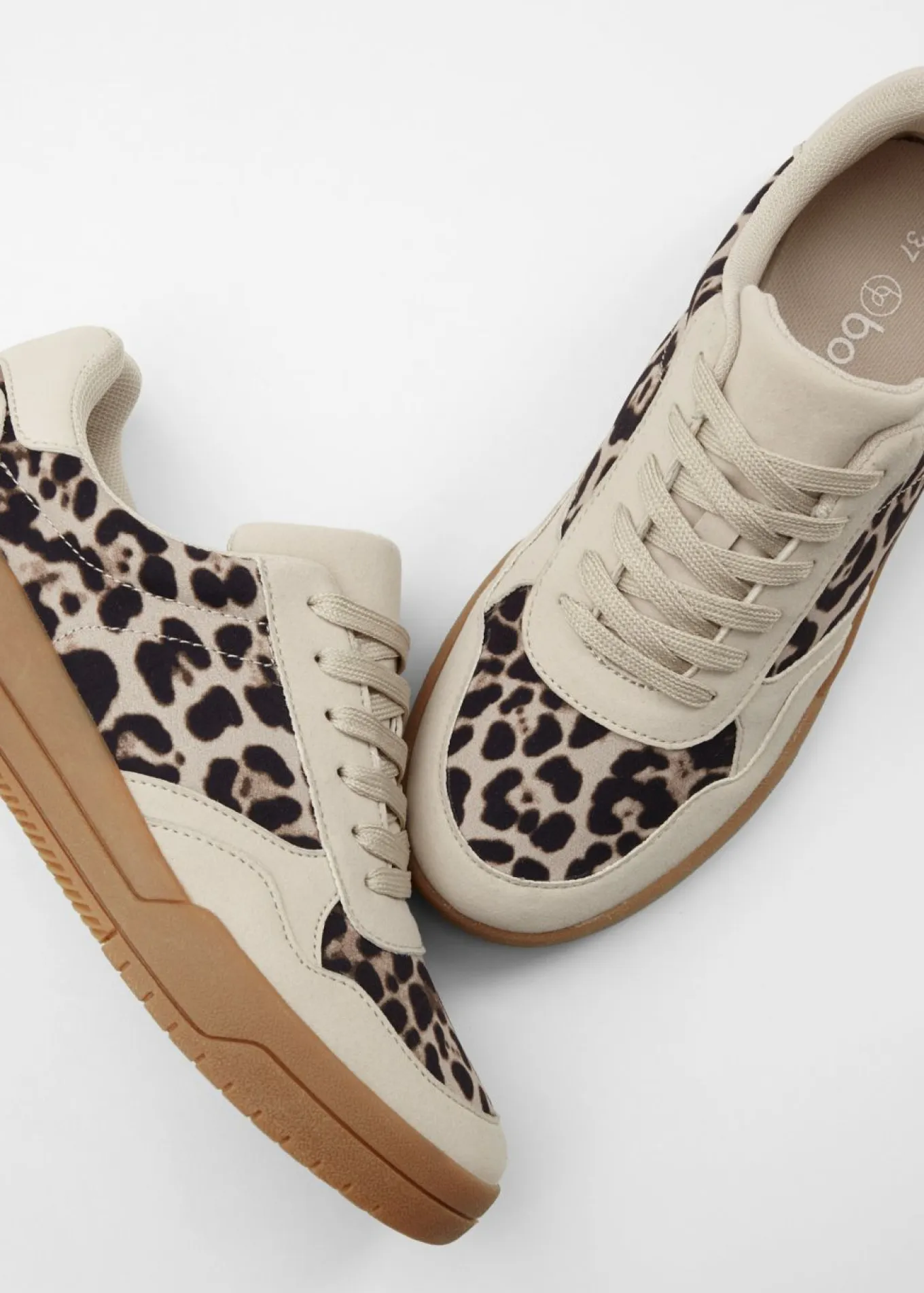 Zapatillas con detalles animales