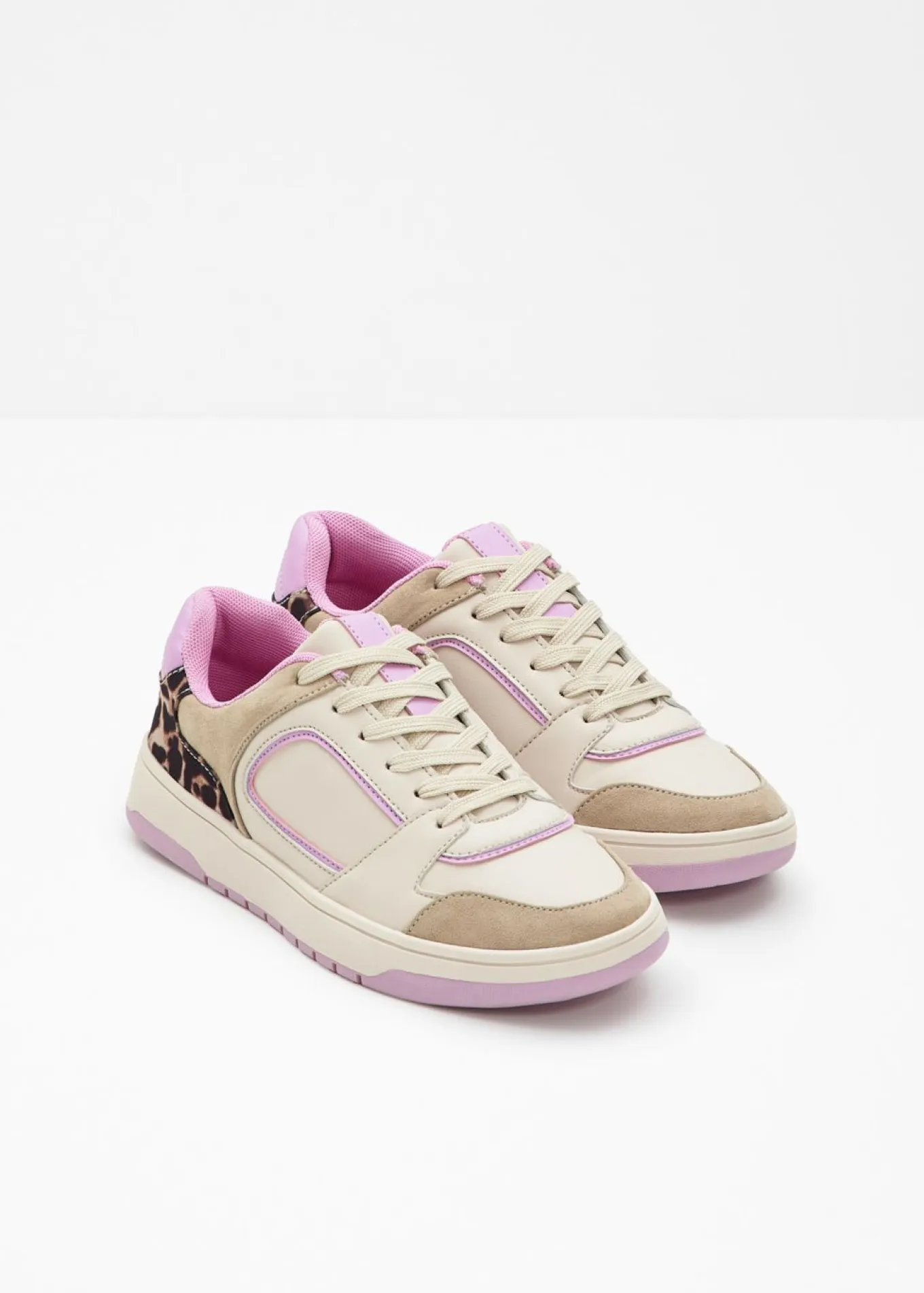 Zapatillas con detalles animales
