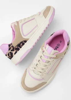 Zapatillas con detalles animales