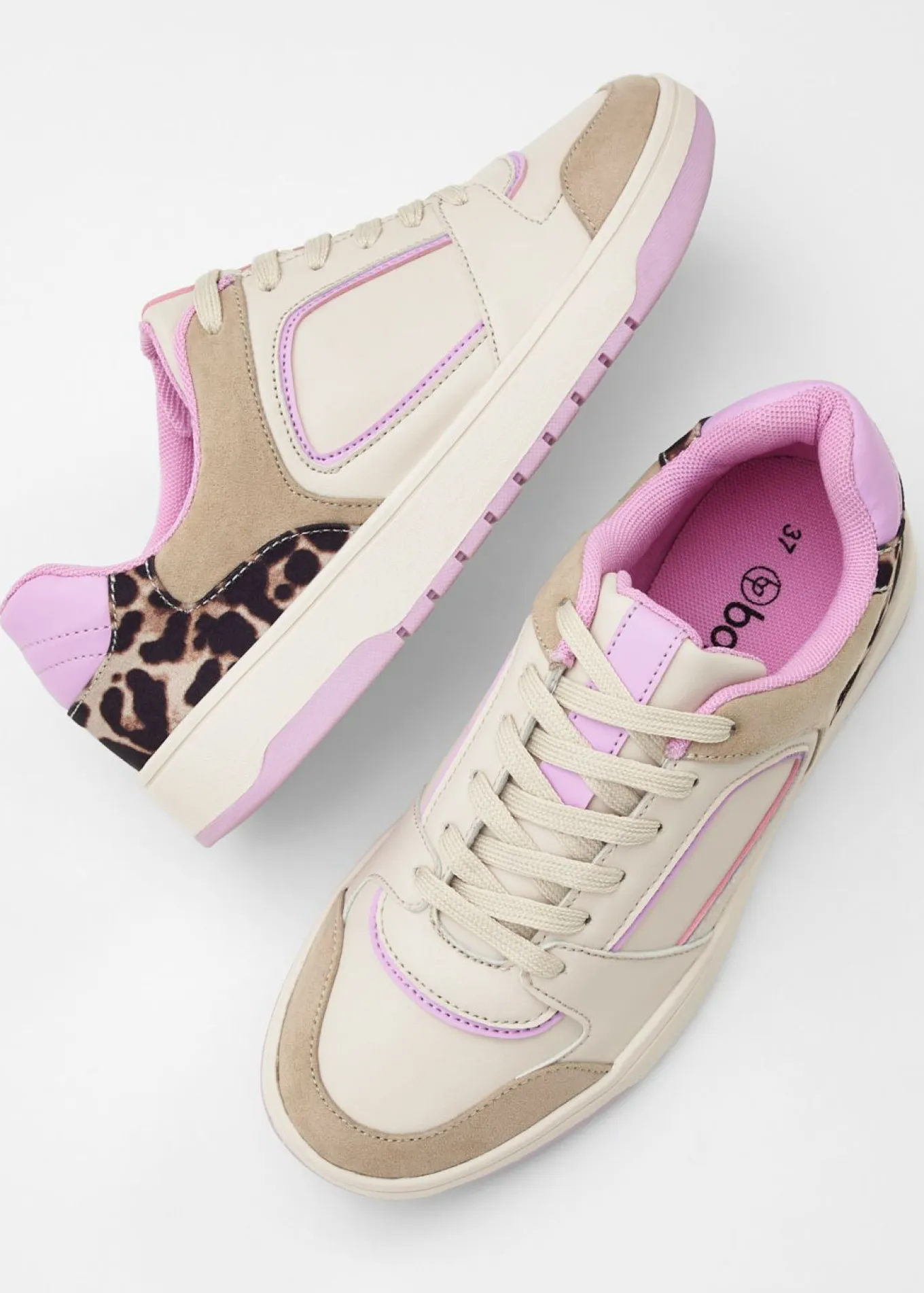 Zapatillas con detalles animales