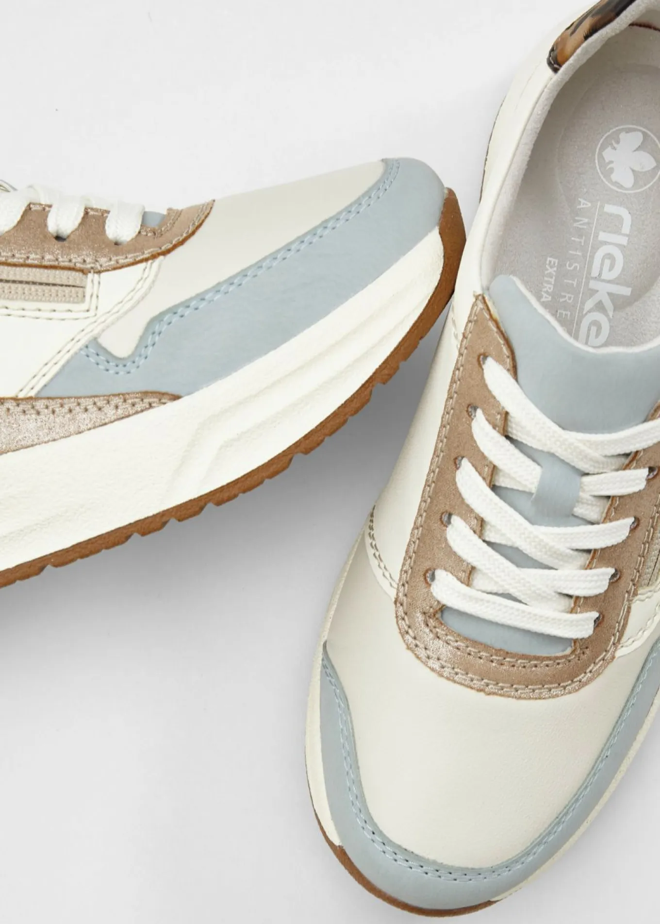 Zapatillas deportivas cómodas de Rieker en ancho cómodo con plataforma