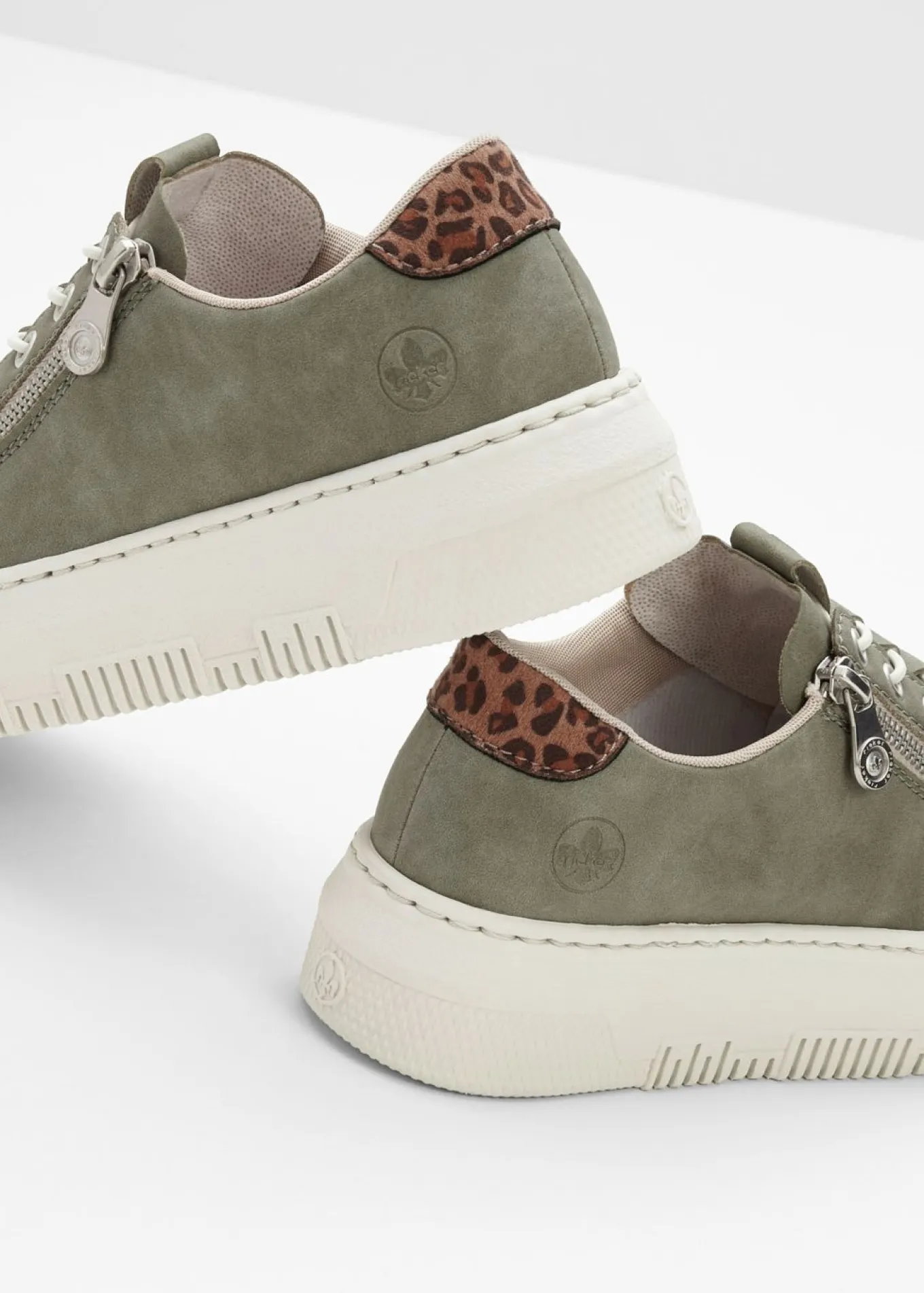 Zapatillas deportivas cómodas de Rieker con plataforma y suela ligera